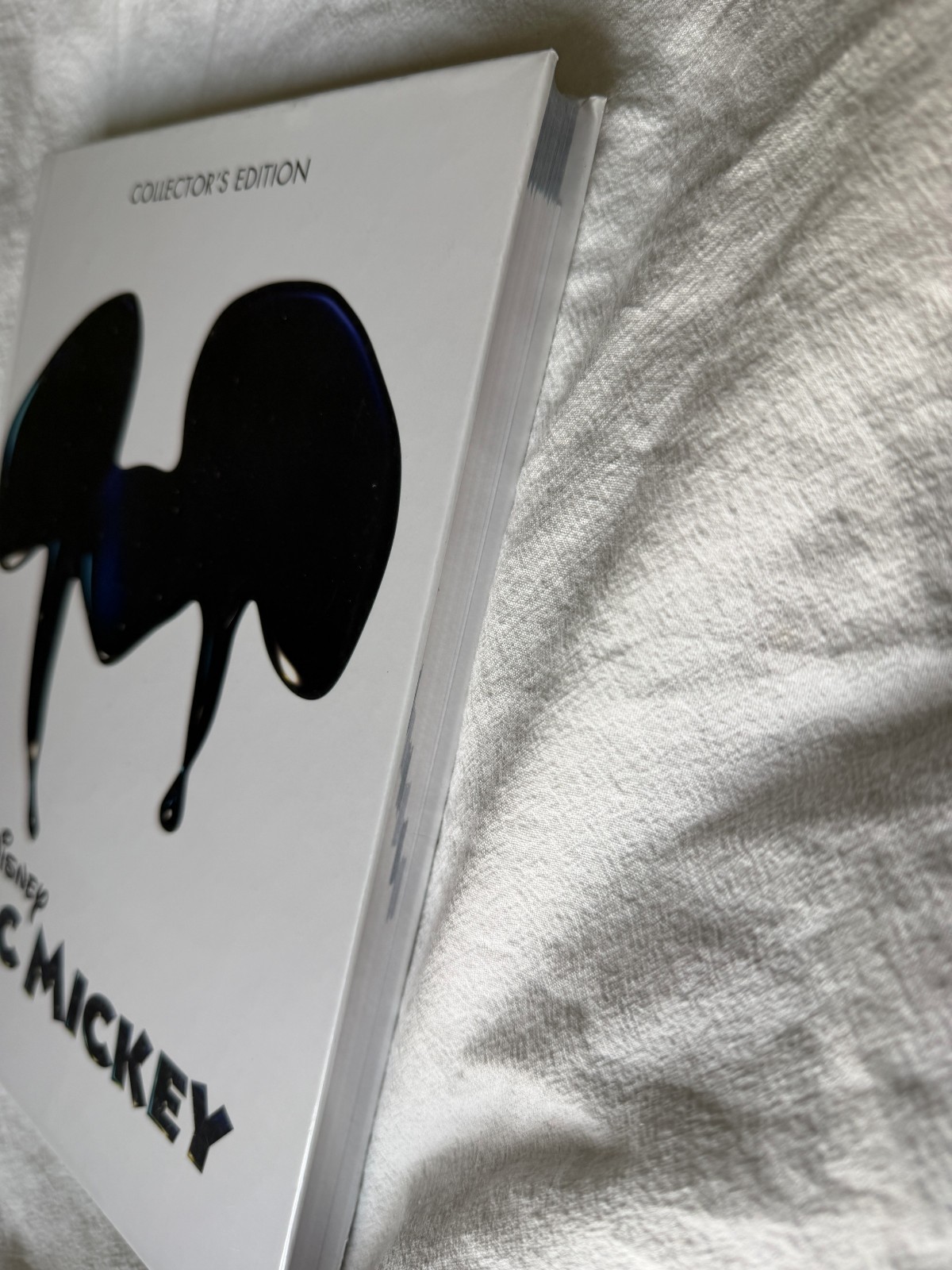 Disney Epic Mickey Collector’s Edition Strategy Guide Hardcover & Art Cell – NEW