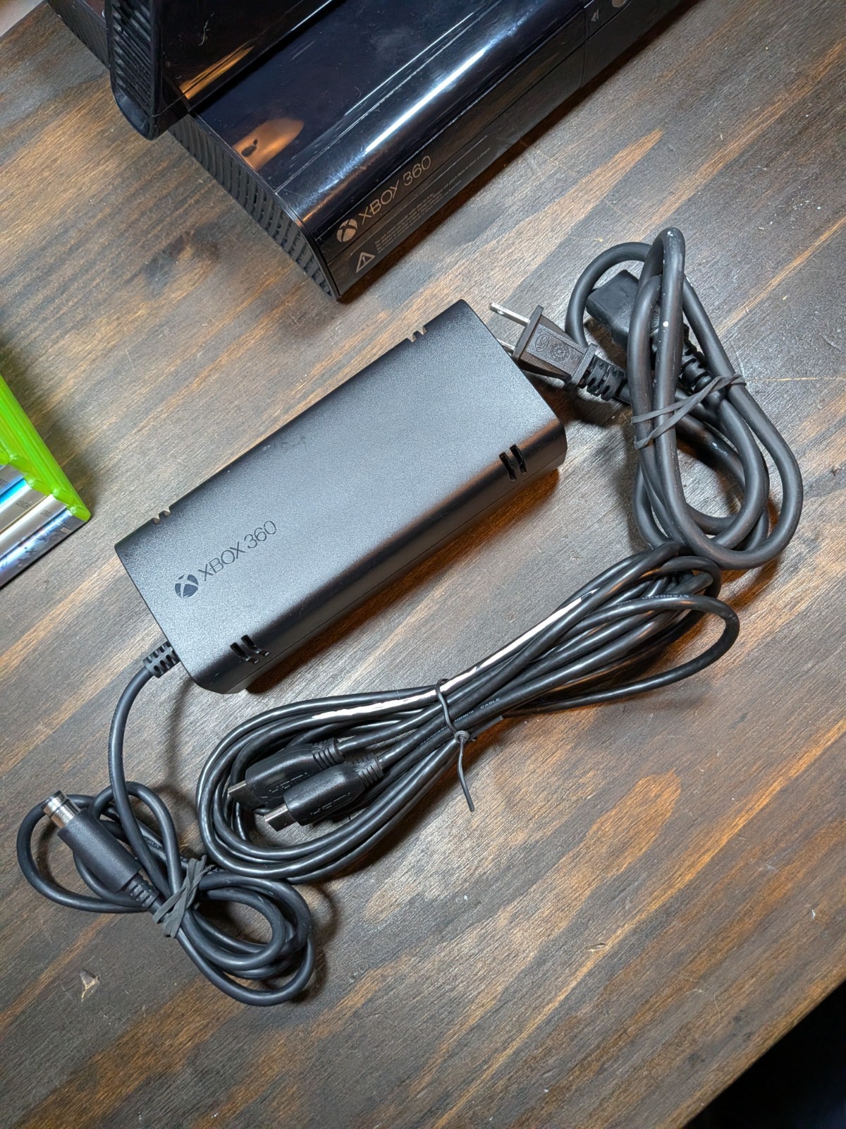 Xbox 360 E Console 500GB Bundle w/ Kinect 4 Controllers 6 Games Tested Working