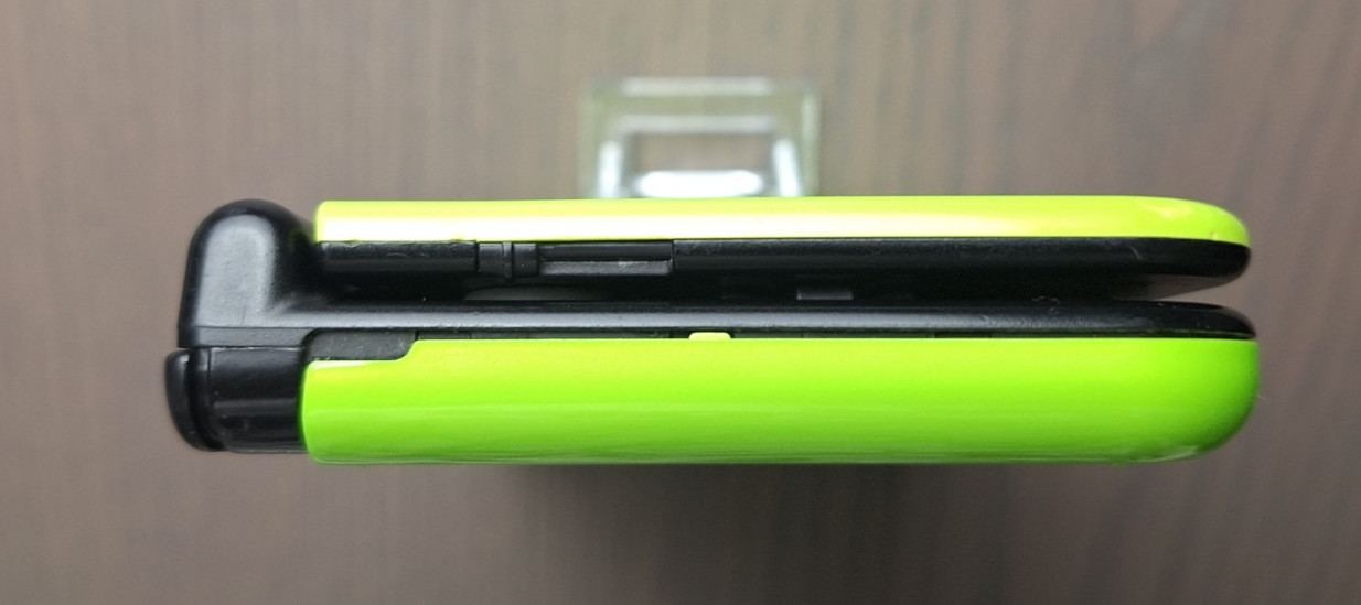New Nintendo 3DS XL Lime Black | Charger + 32GB SD Card | Region Free
