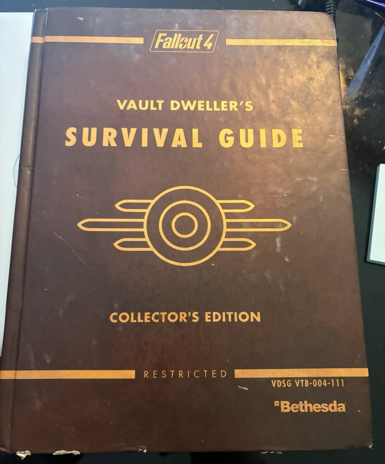 Bethesda Fallout 4 Vault Dweller’s Survival Guide Collector’s Edition Strategy