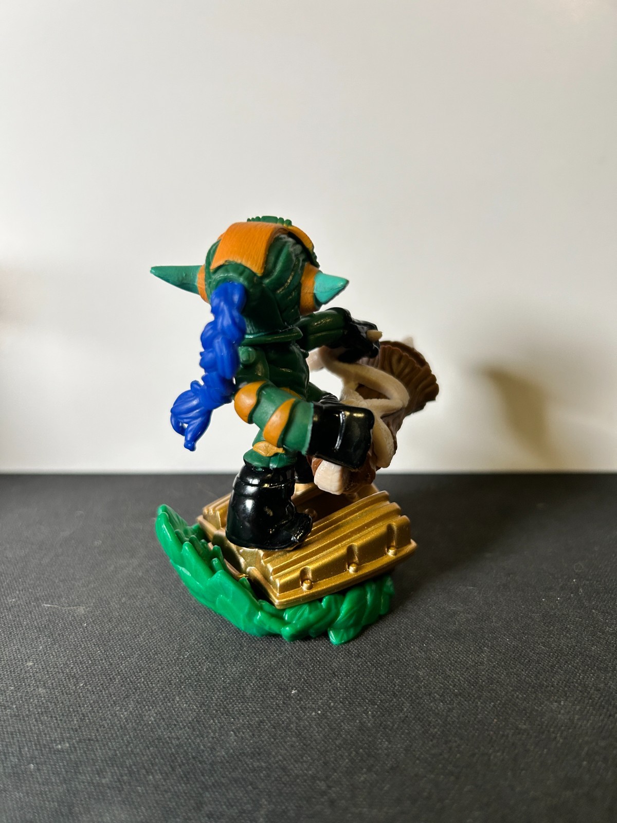 SKylanders Superchargers Stealth Elf Figure & GOLD Nitro Stealth stinger vehicle