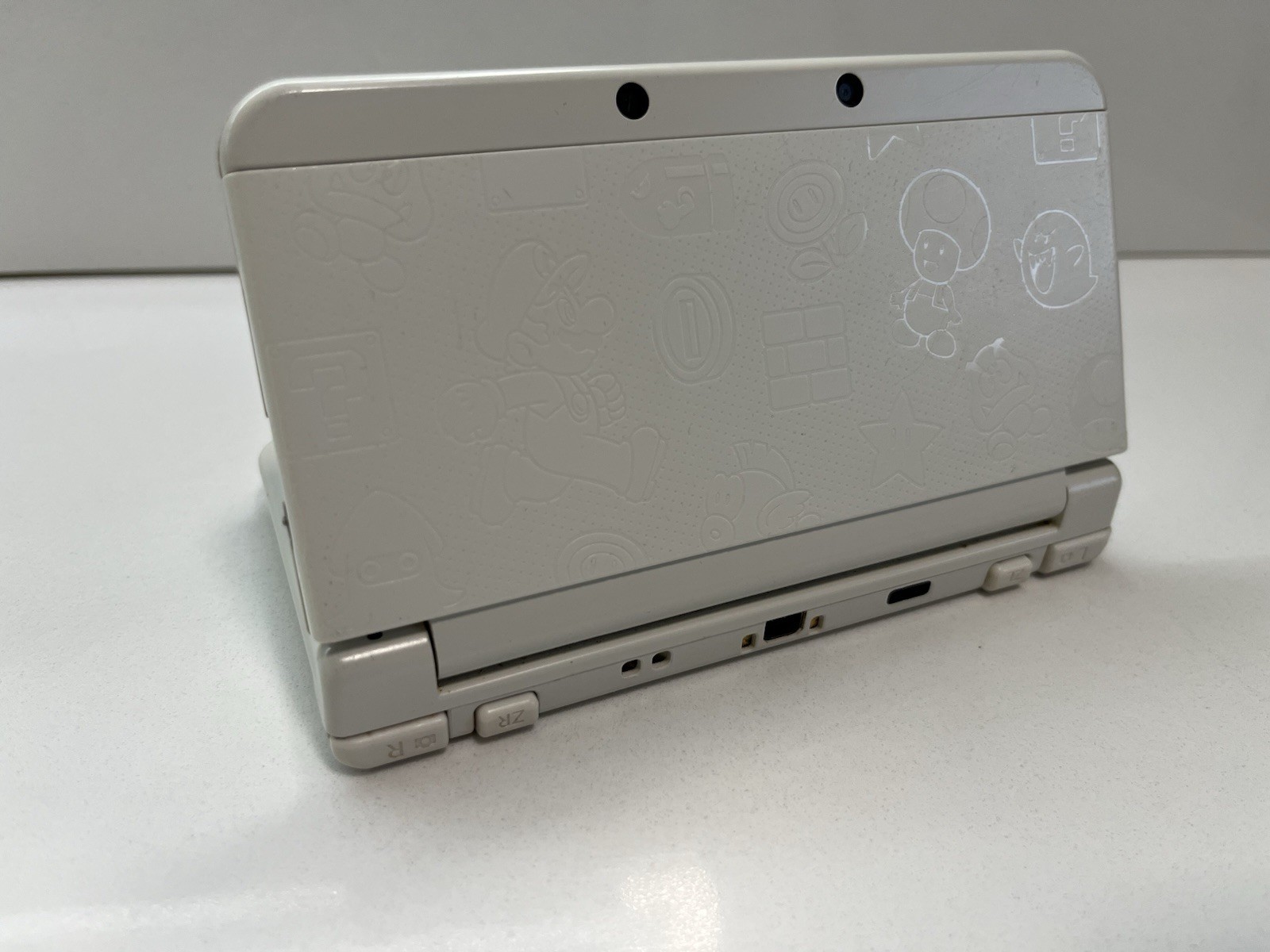 New Nintendo 3DS Special Edition White Region Free w/ Charger