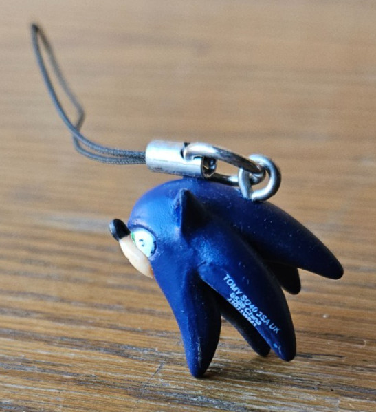 SONIC THE HEDGEHOG, MINI HEAD. PHONE / ORNAMENT/ HANGING ACCESSORY. TOMY, SEGA