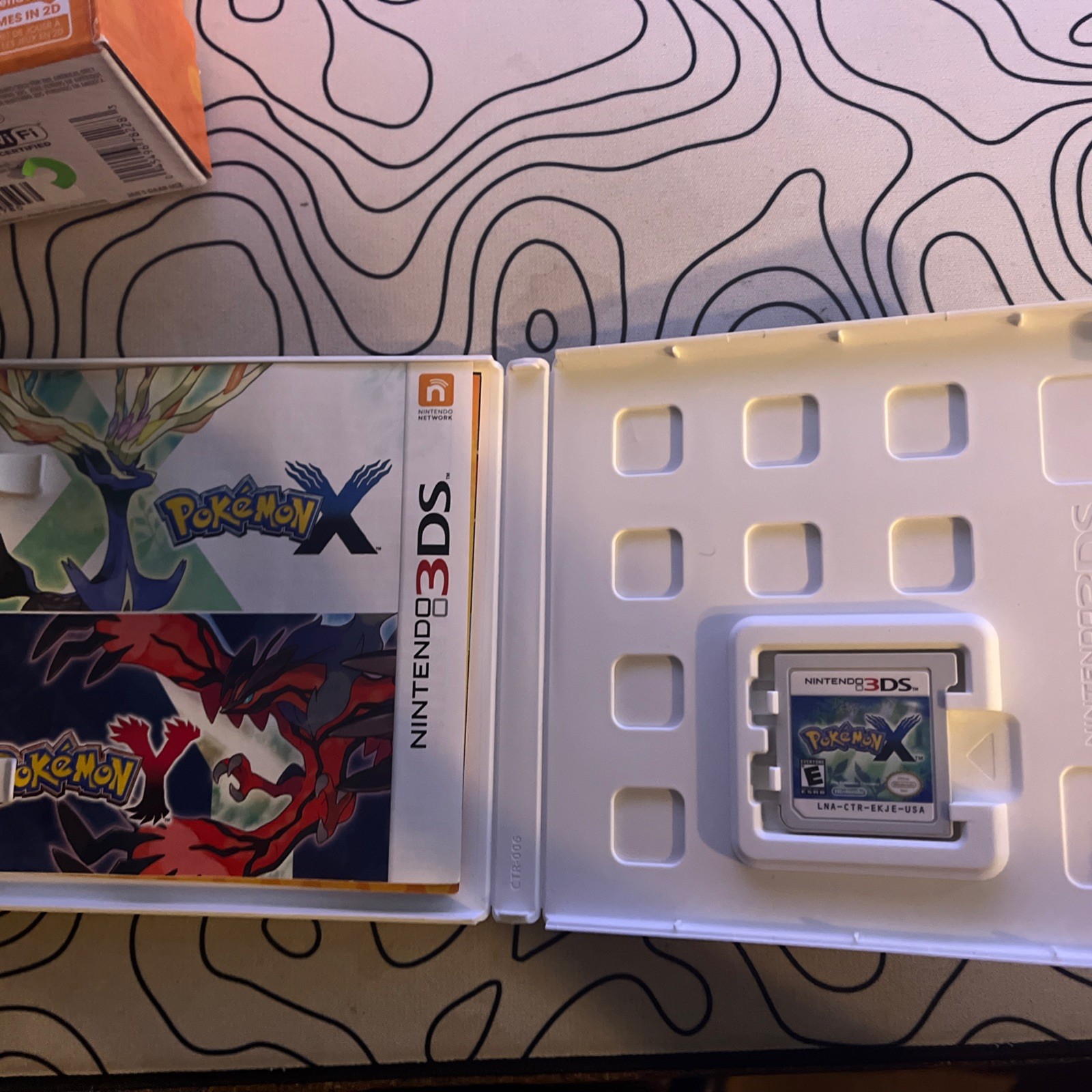 Nintendo 2DS XL White/Orange Cib With 4 Pokémon Games Sun Ultrasun Omega Ruby X