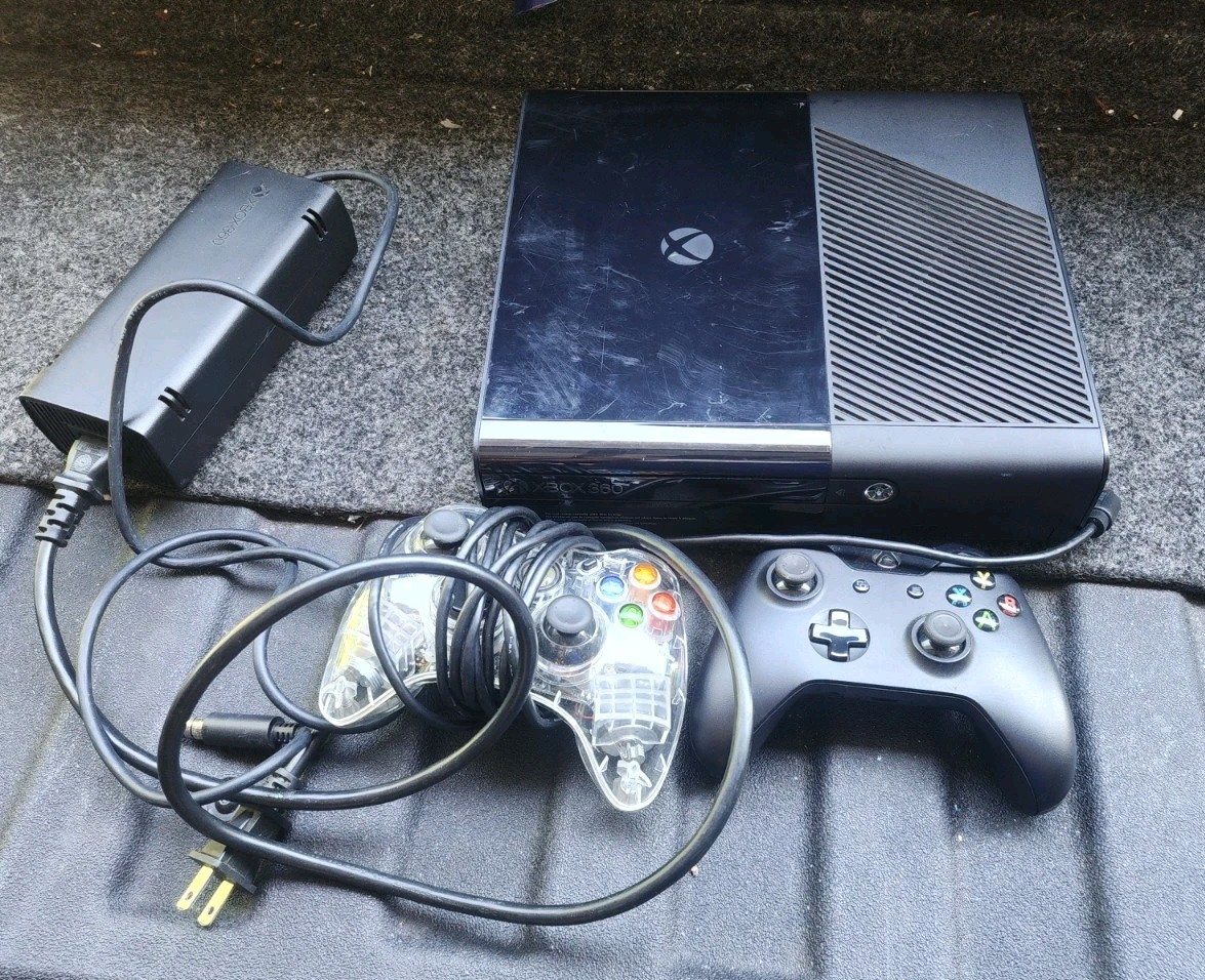 Microsoft Xbox 360 E Console Bundle with Wireless Controller