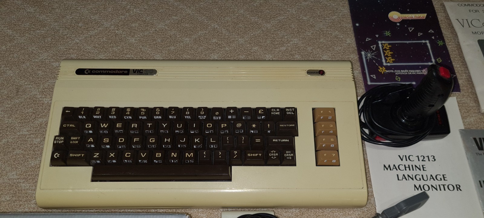 Commodore Vic 20 Boxed VINTAGE BUNDLE VIDEO AND COMPUTER GAME NOSTALGIA RARE