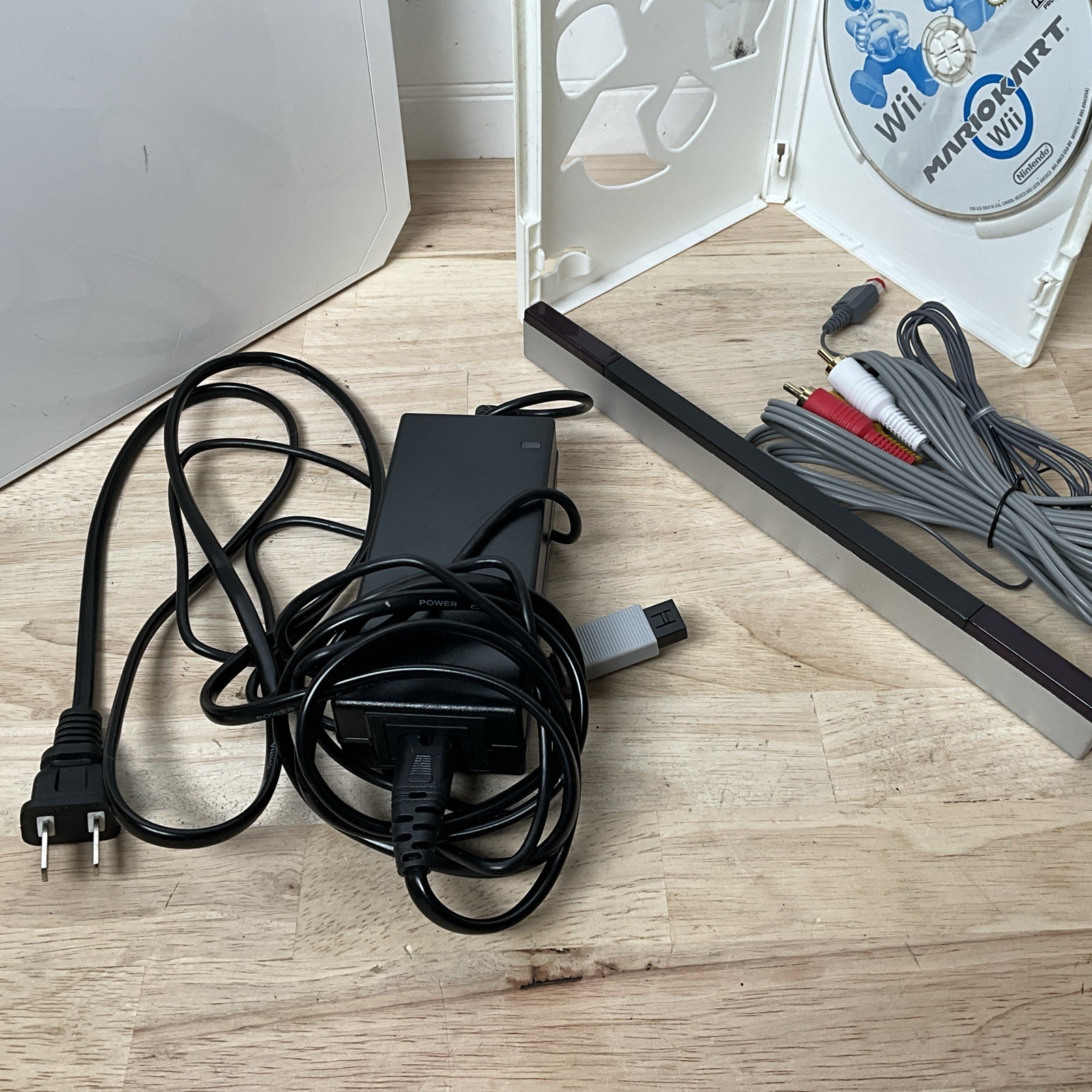 Nintendo Wii RVL-001 512 MB Home Console With Cables & Mario Kart NO CONTROLLERS