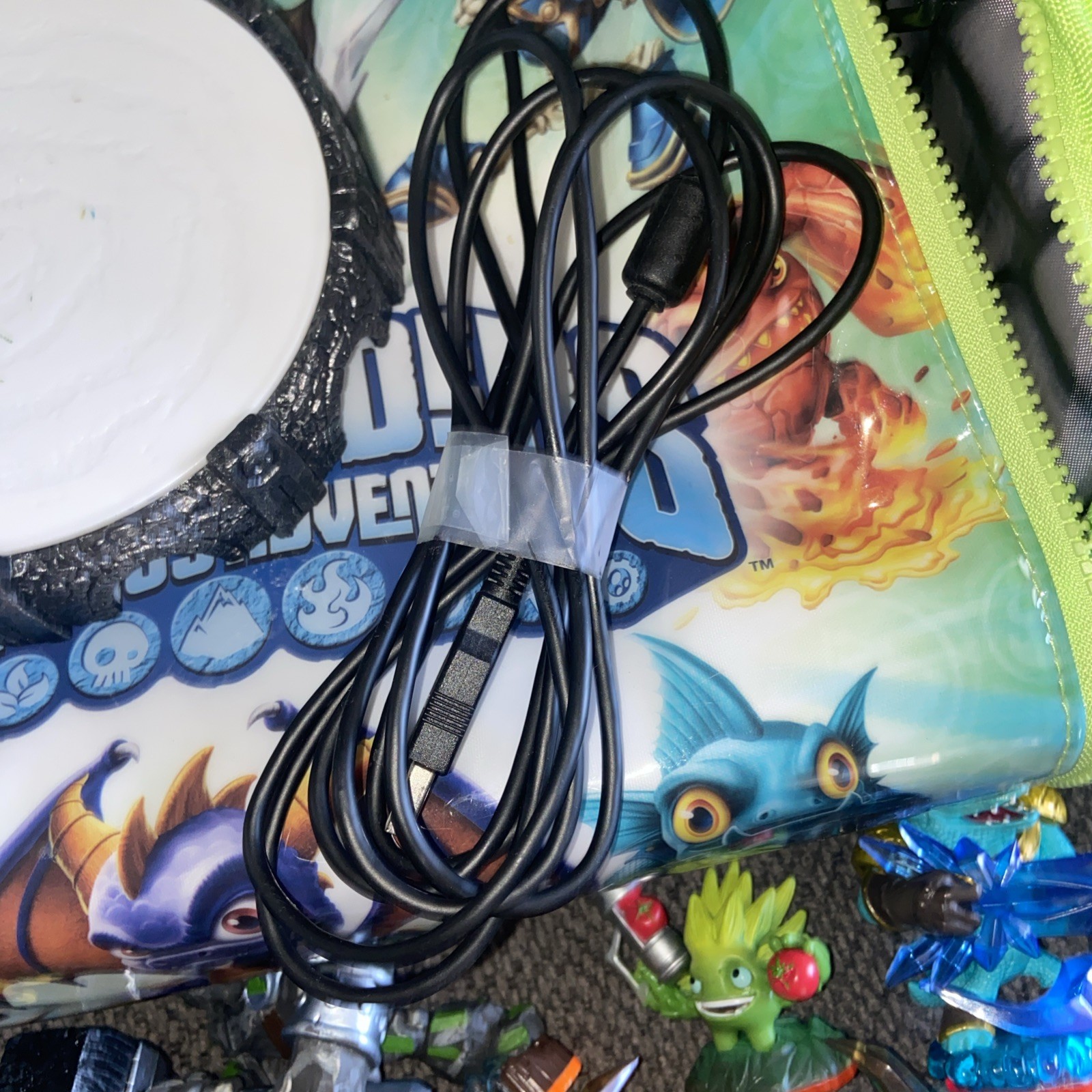 Skylanders Lot – 27 Figures Portal & Bag