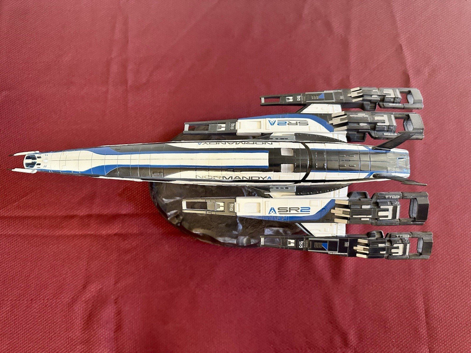 Mass Effect 18” SSV Normandy SR-2 Ship Statue – Gentle Giant Studios/Dark Horse