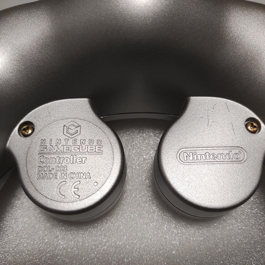 GameCube official controllers, white and silver, 2-pack. jp