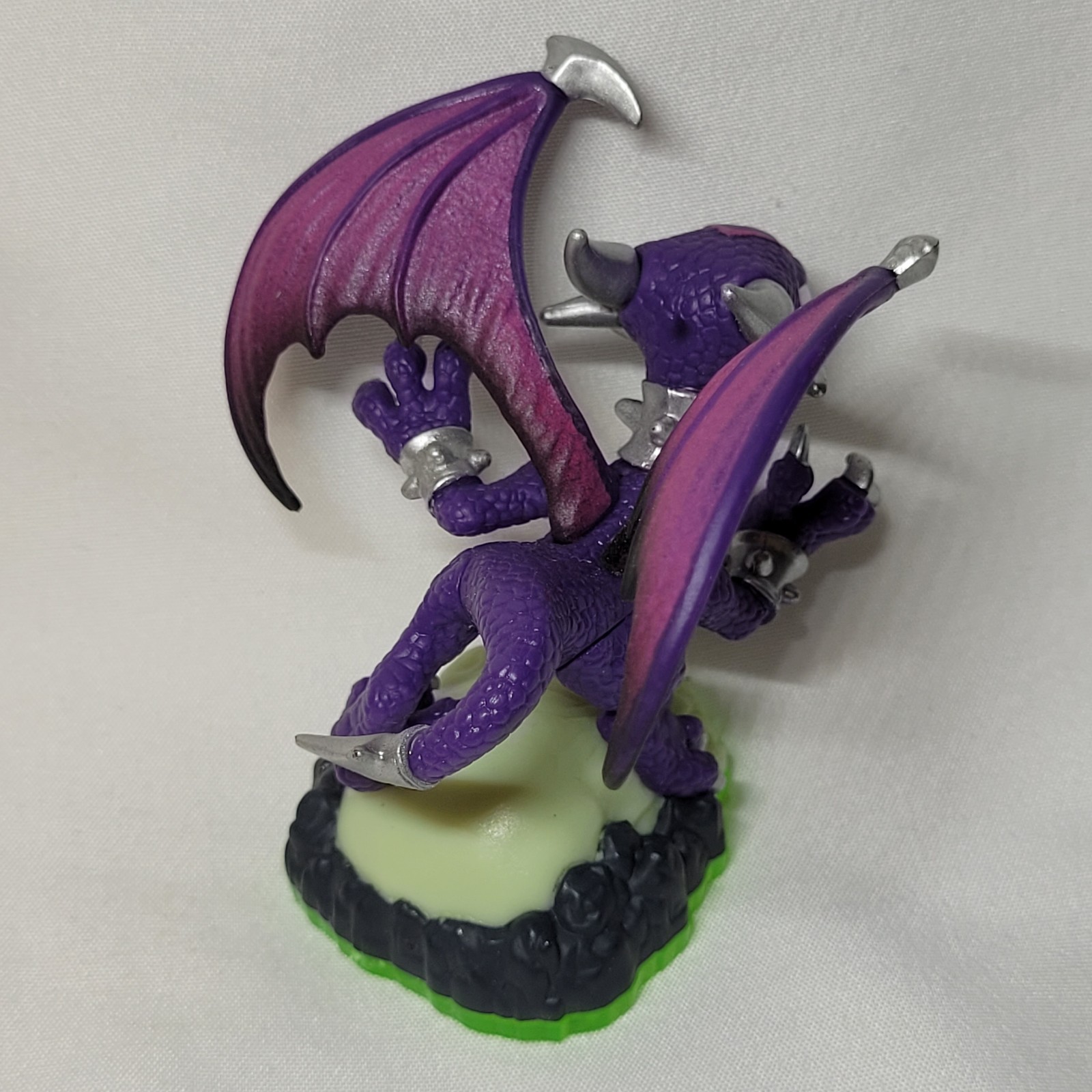 Skylanders Spyro’s Adventure CYNDER Figure With Trading Card Sticker + Web Code