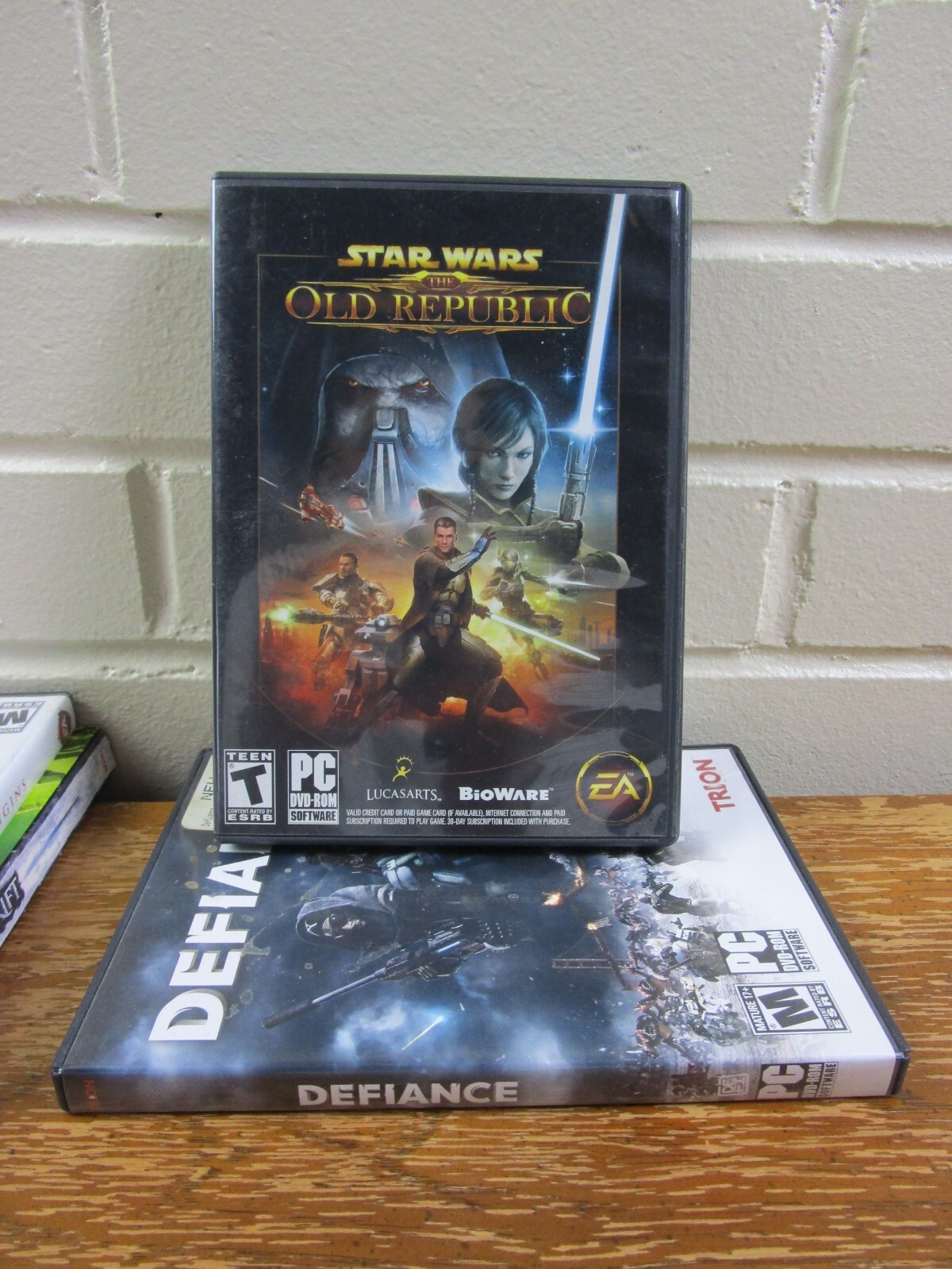 VTG CD-Rom PC Game Lot (4) : Defiance, Star Wars Old Republic, Dragon Age, RIFT