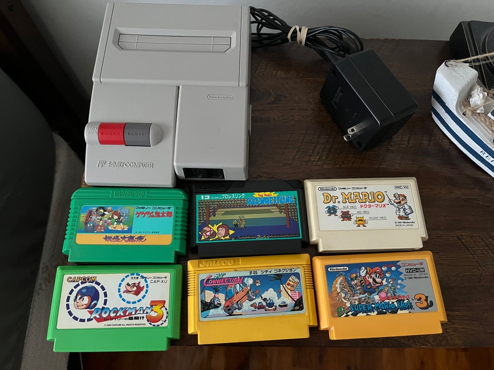 Nintendo AV Famicom Top Loader NES RGB V4 w games