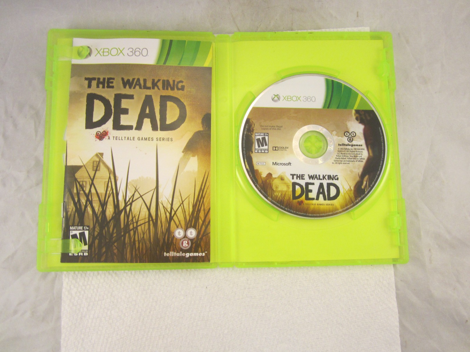 The Walking Dead: A Telltale Games Series (Xbox 360, 2012) CIB resurfaced