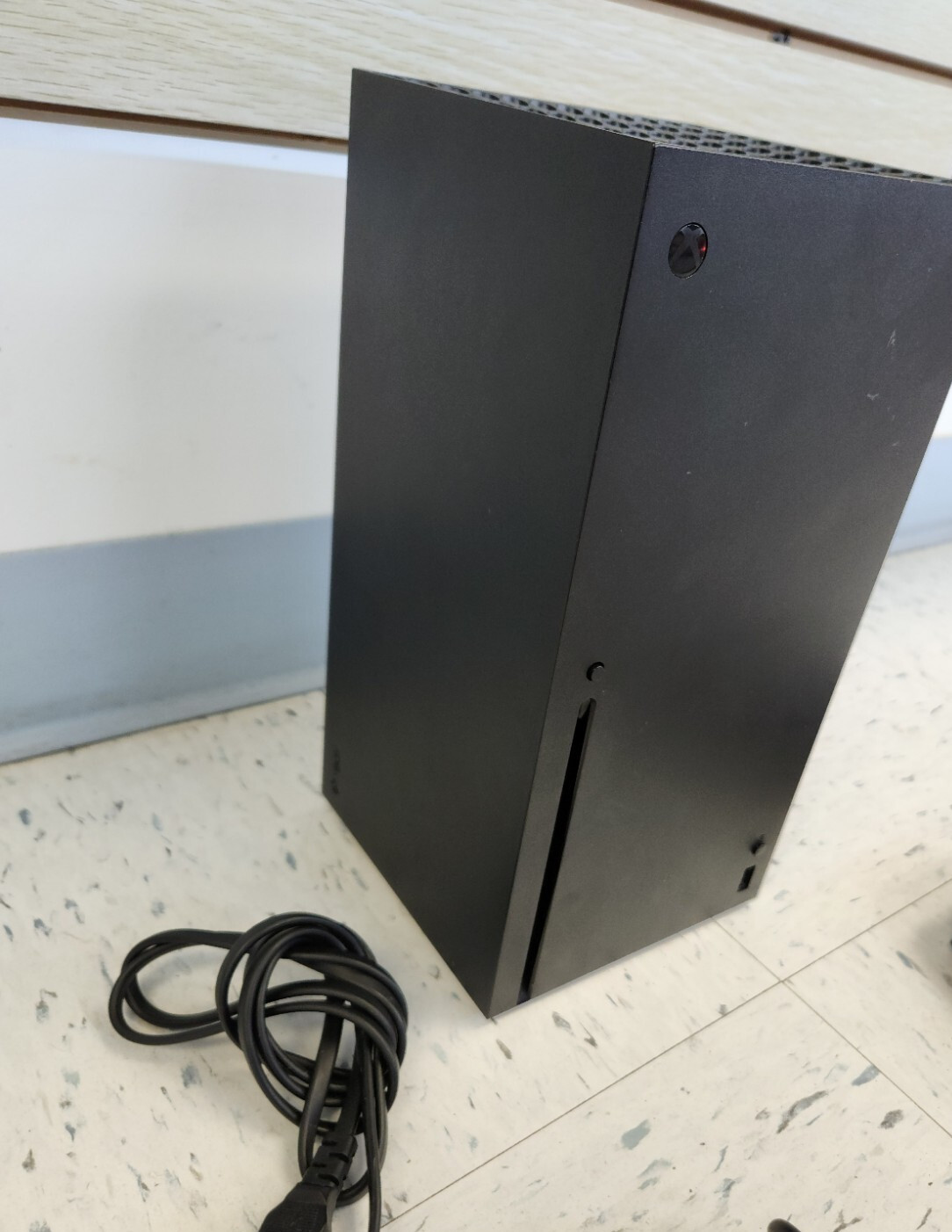 Microsoft Xbox Series X 1TB Video Game Console – Black (( HDMI issue ))