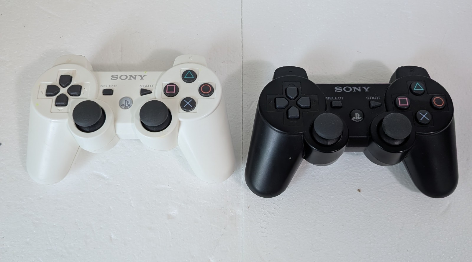 Sony PS3 Super Slim 500GB White Console Bundle 2 OEM Sony Controllers 8 Games…