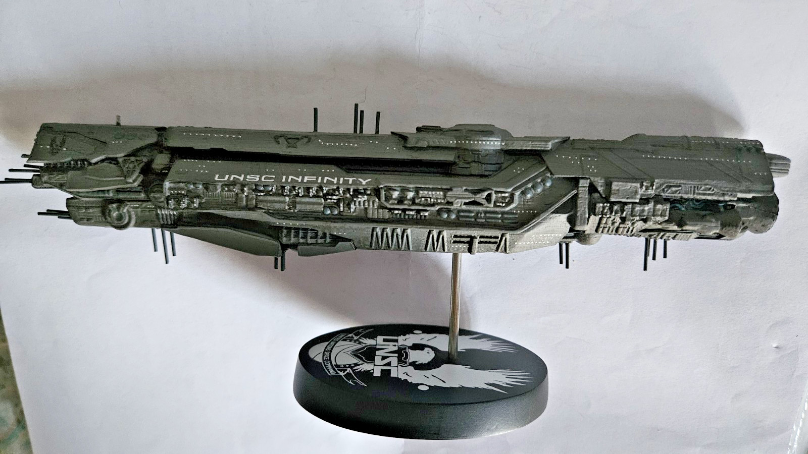 Dark Horse Deluxe Microsoft Halo UNSC Infinity 9″ Replica Ship Statue 2016