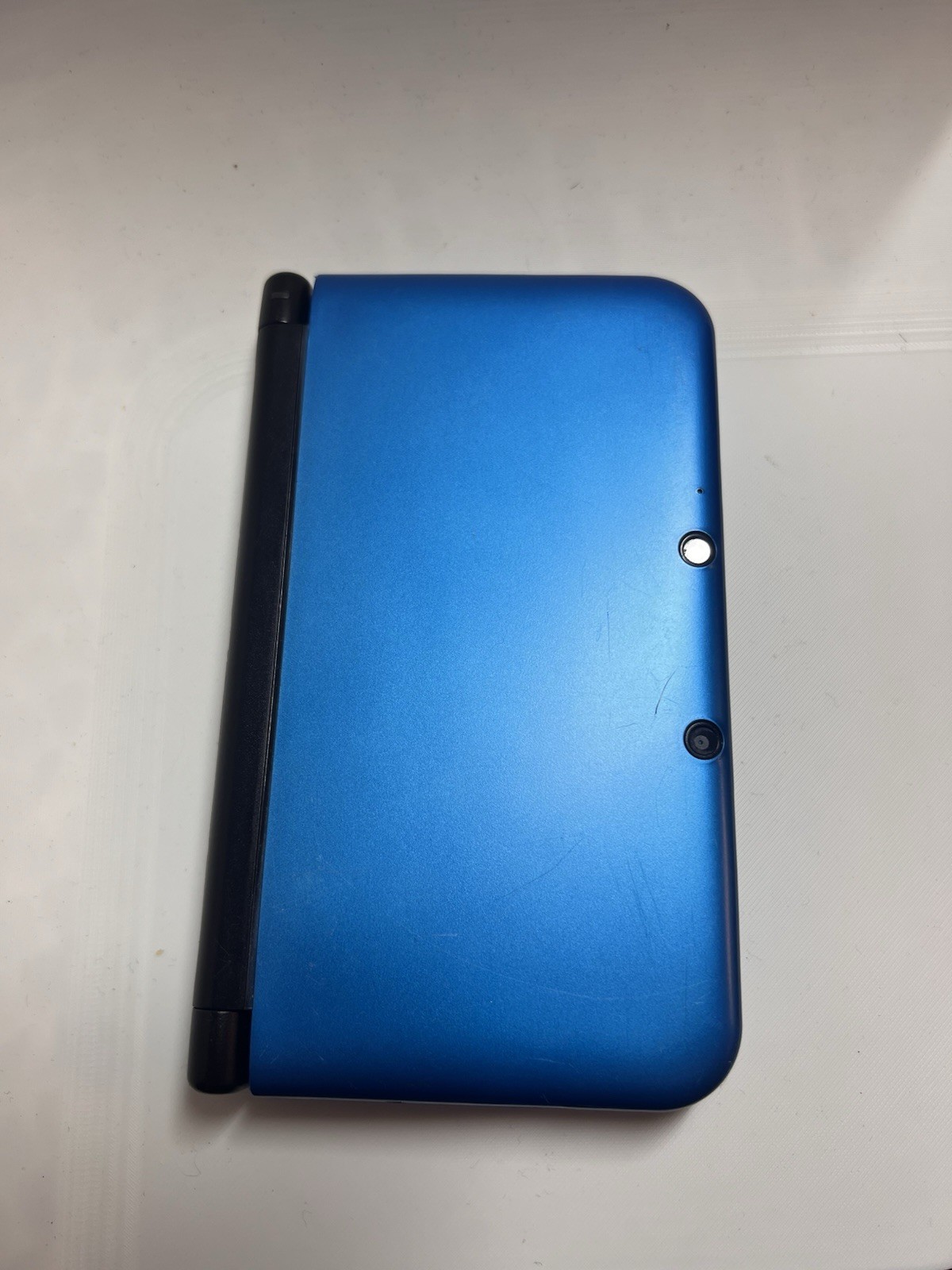 Nintendo 3DS XL Blue/Black w/ Stylus, Original Charger, 2GB Micro SD