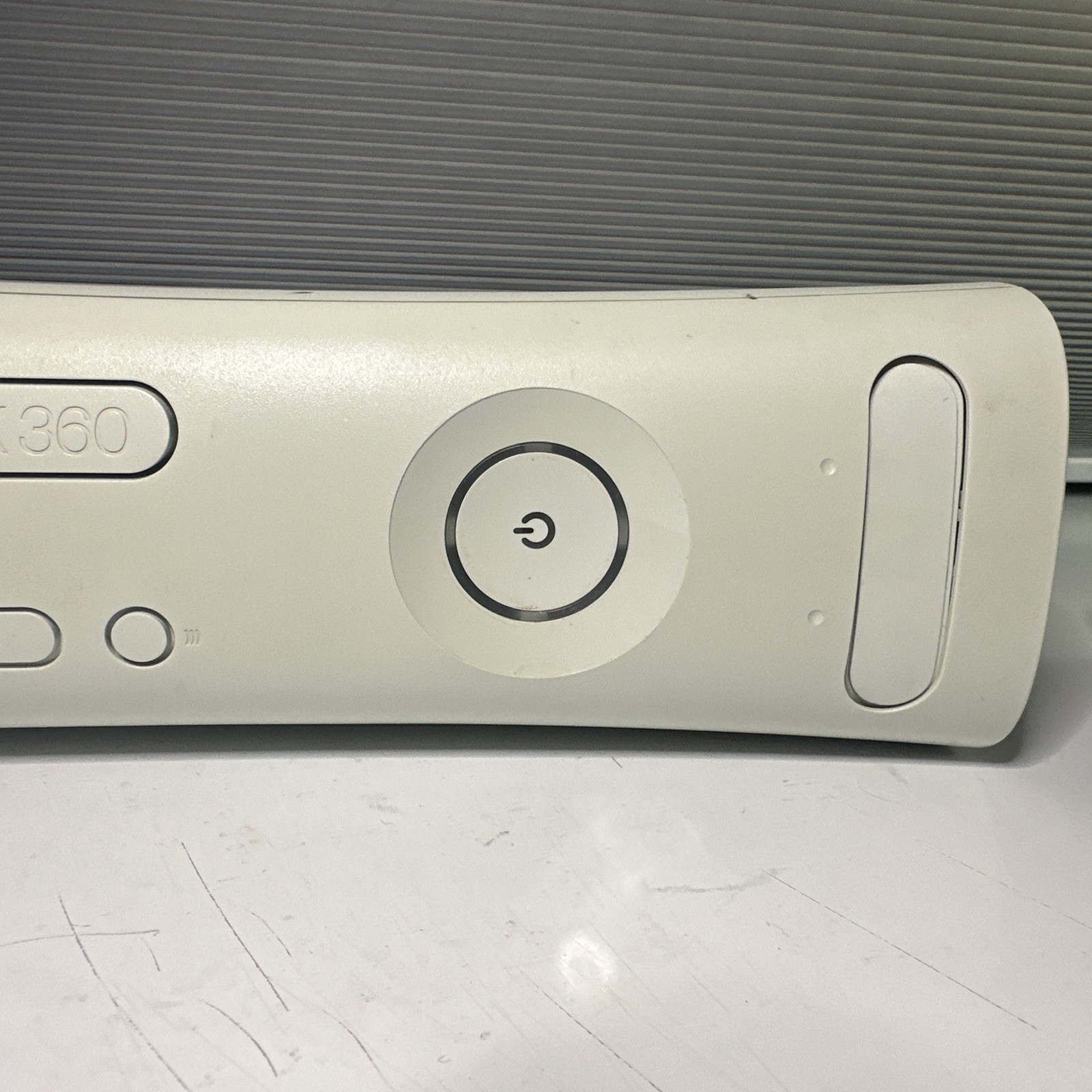 Original Microsoft Xbox 360 60GB Console Tested/Working! + Controller and Cord.