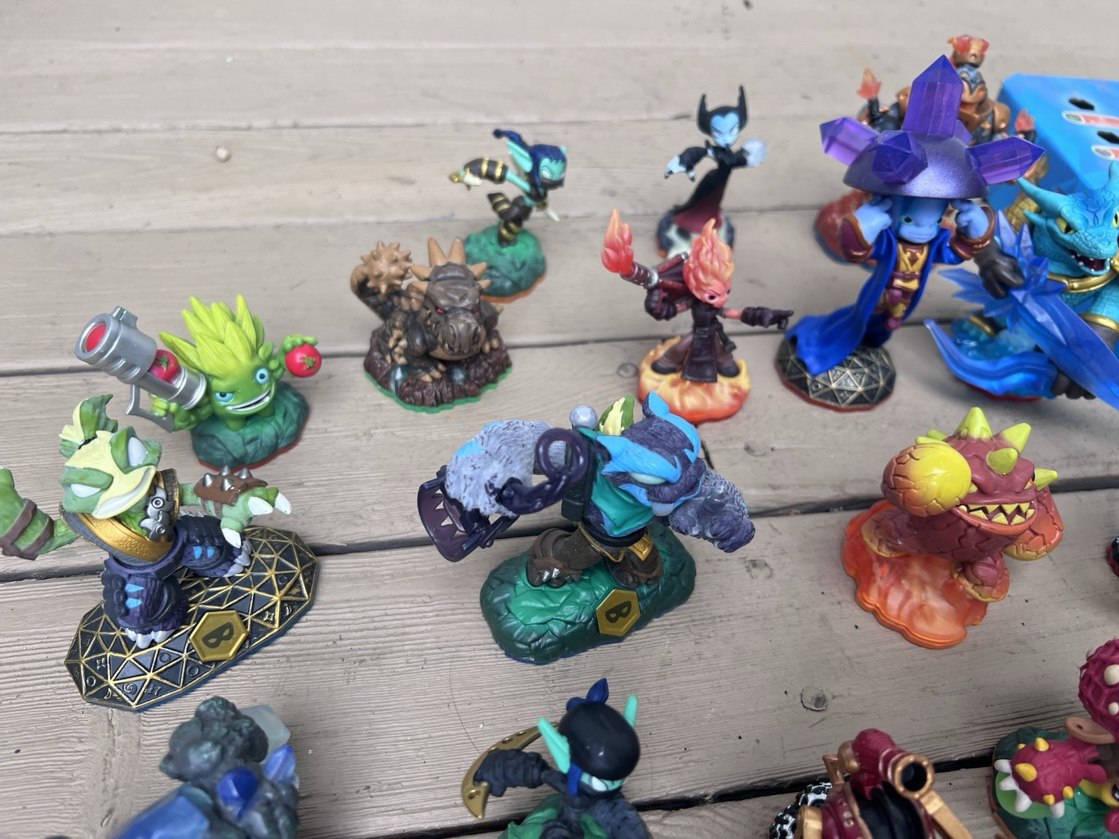 SKYLANDERS Figures Huge Lot Swap force Trap Team Chest Crystal Traps Crate