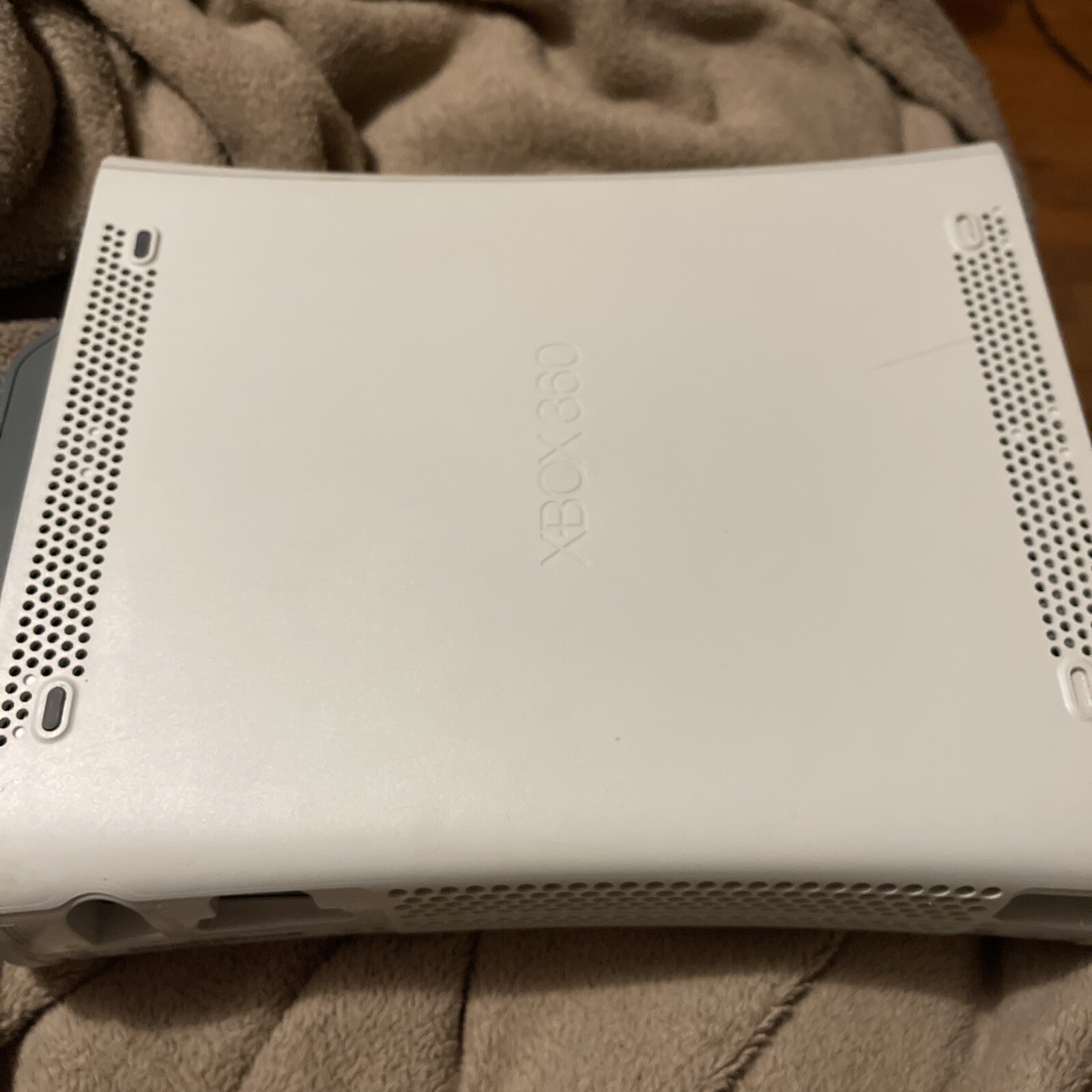Microsoft Xbox 360 Console Bundle Not Sure If It’s Broken. Needs Work.
