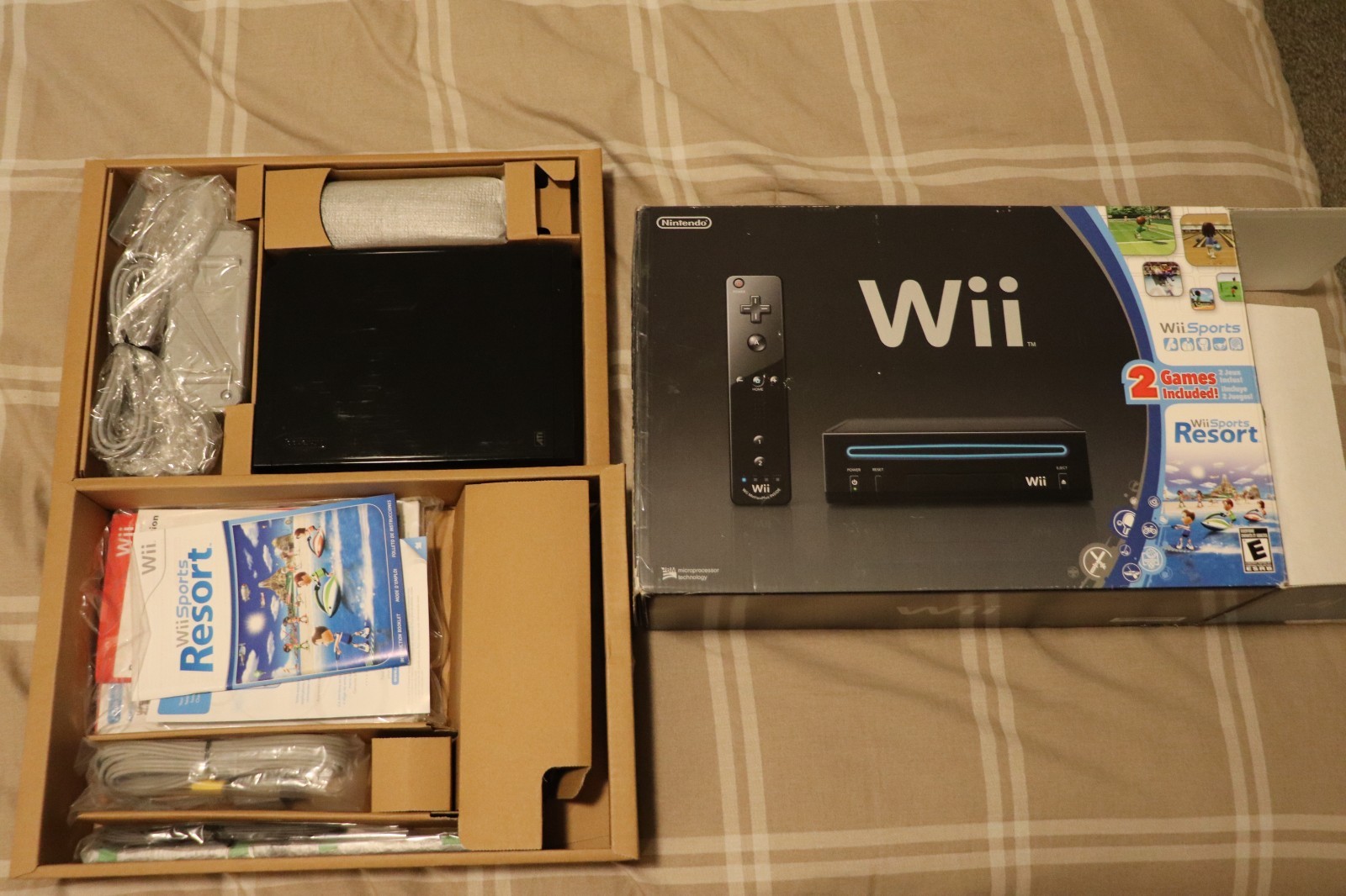 Nintendo Wii Console Wii Sports Bundle Black with box