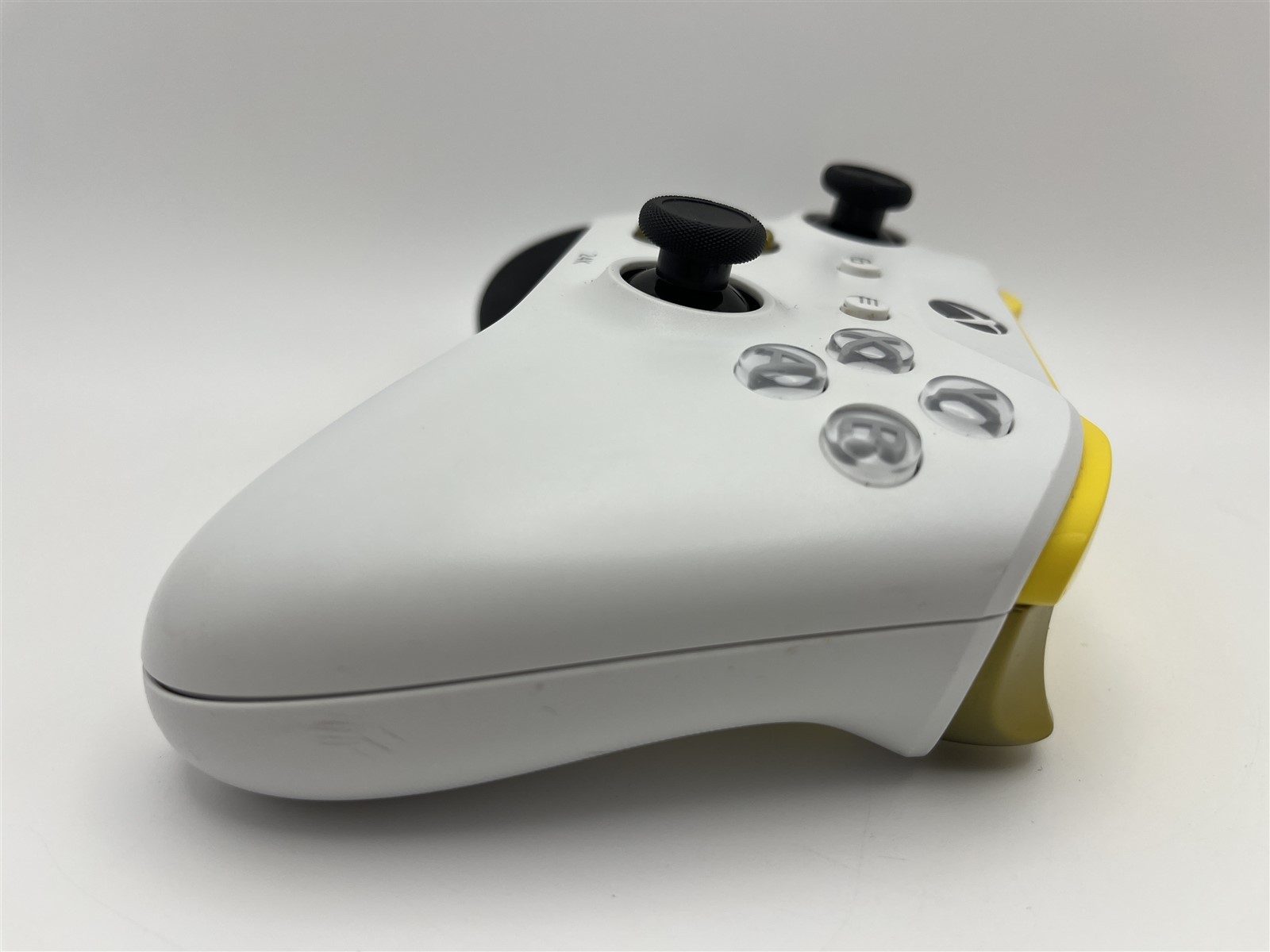 XBOX ONE Wireless Controller White Gold Yellow Accents Custom Model 1708