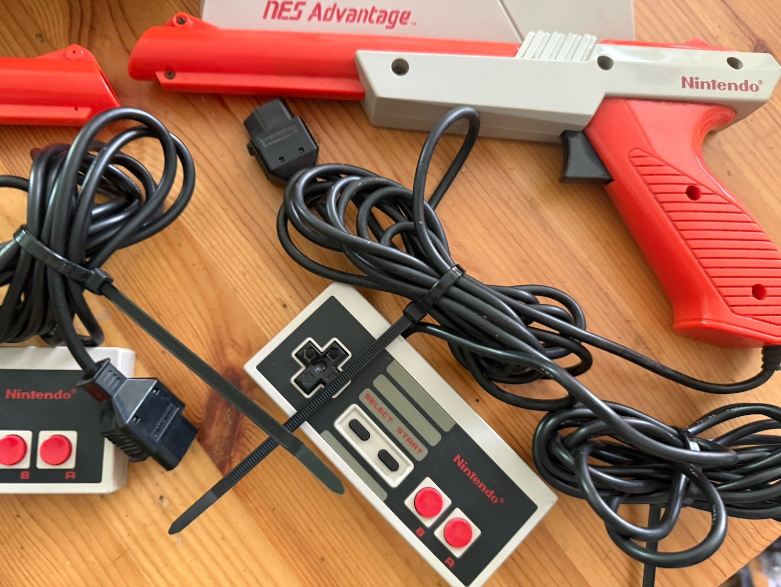 Nintendo NES Action Set Home Console – White/Gray 2 Controllers 2 guns and more