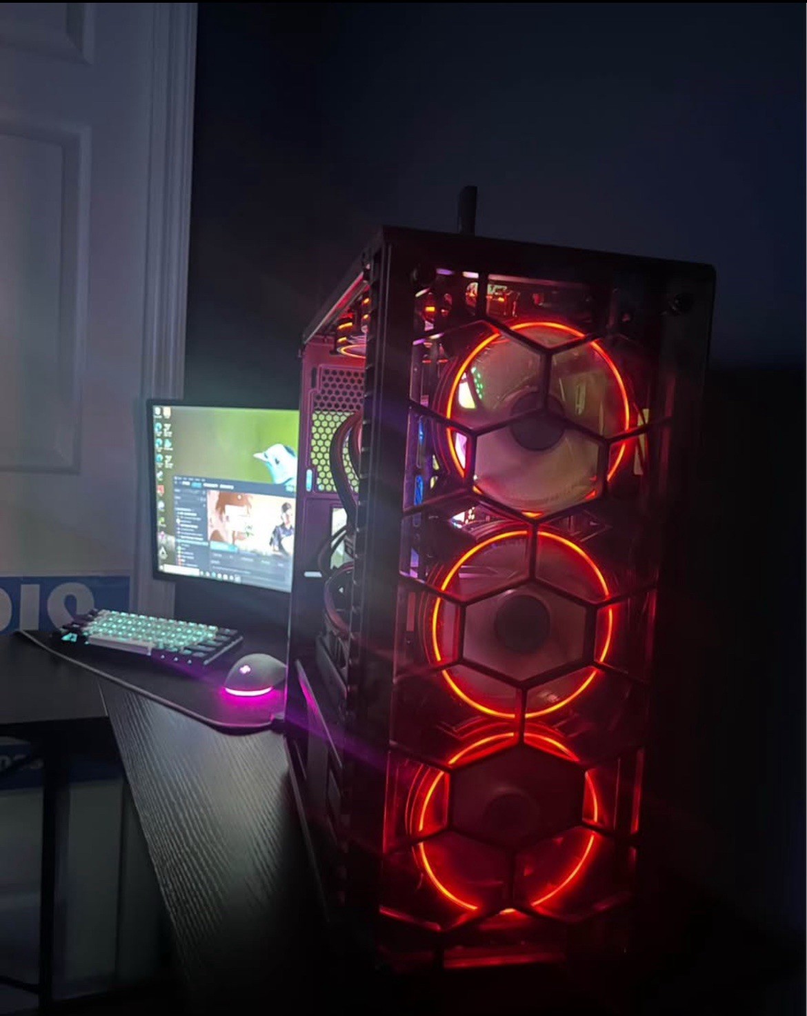 Bought This Pc off My Buddy Not Sure How Much It’s Worth Comes With Everything