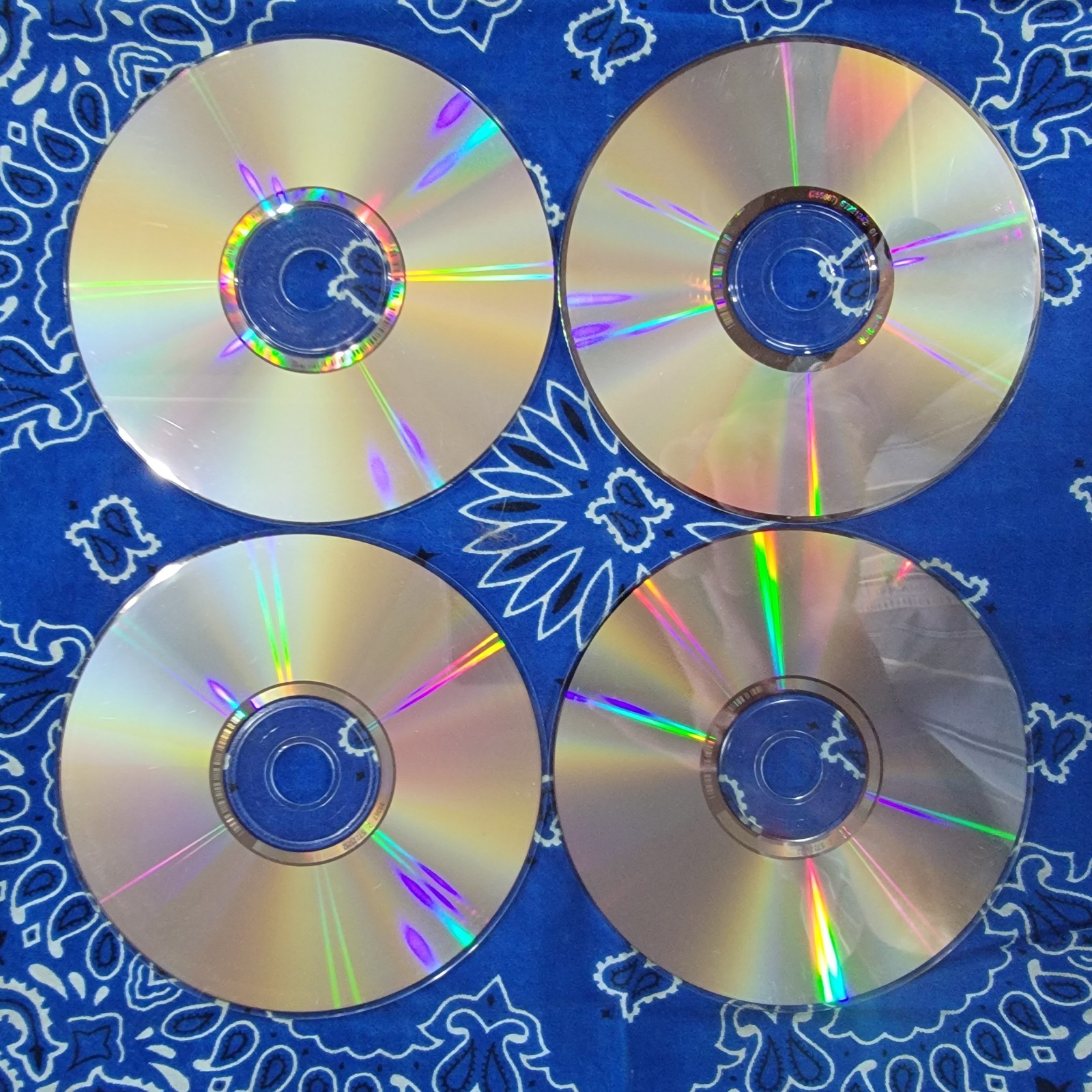 ​World of Warcraft PC 2004 Original 4-Disc Set & SimCity 2000 Special Edition CD