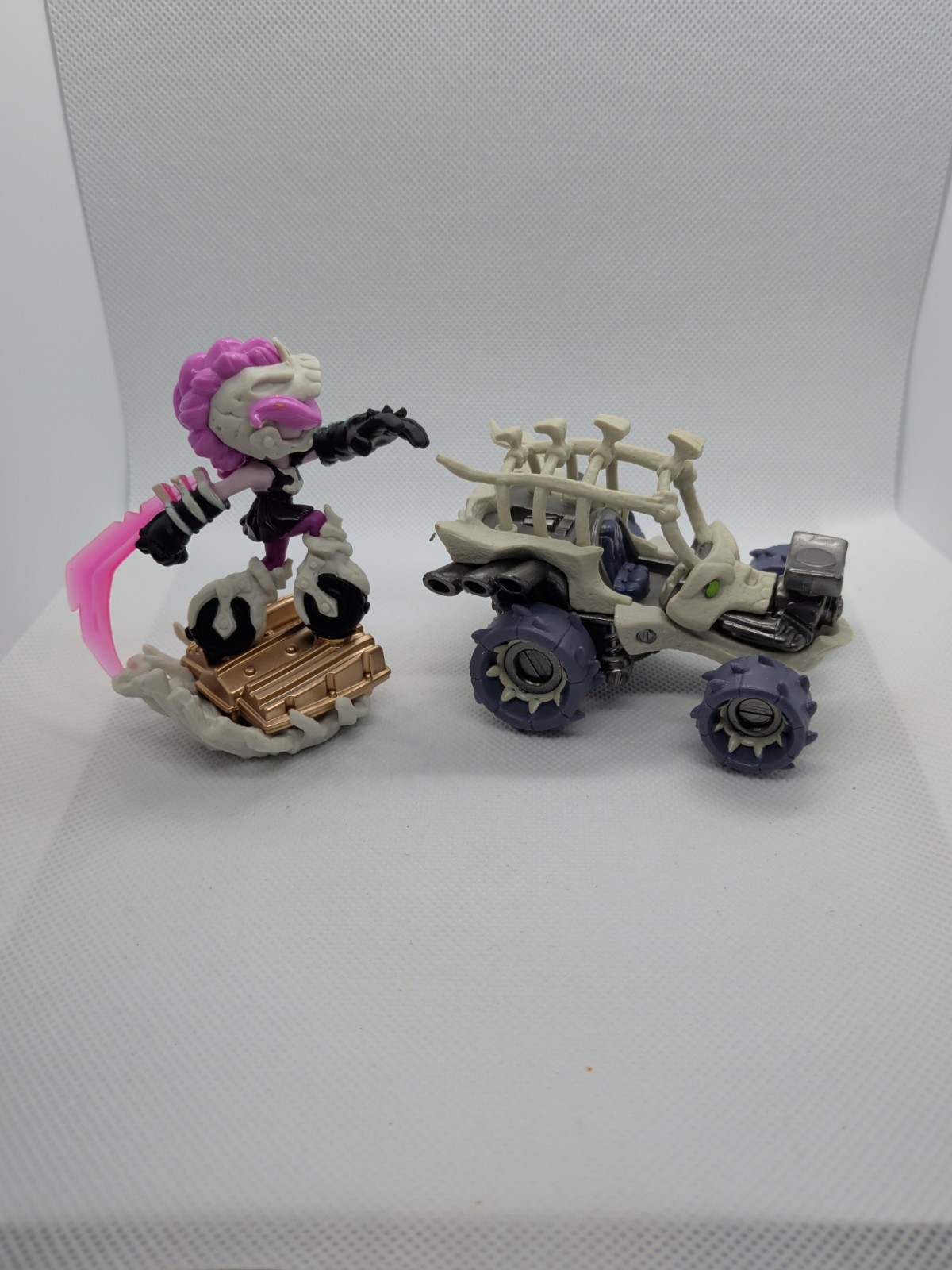 Skylanders Superchargers Bone Bash Roller Brawl Figure & Tomb Buggy Vehicle Set