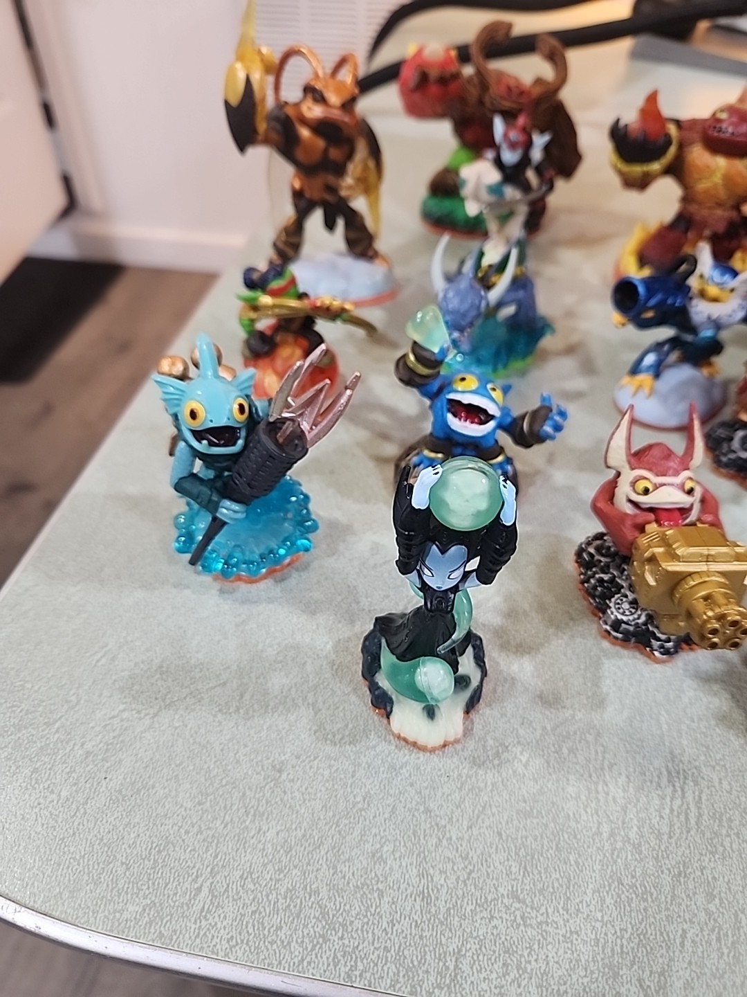 Activision Skylanders Giants Lot of 16 With Carrying Bag and Portal!