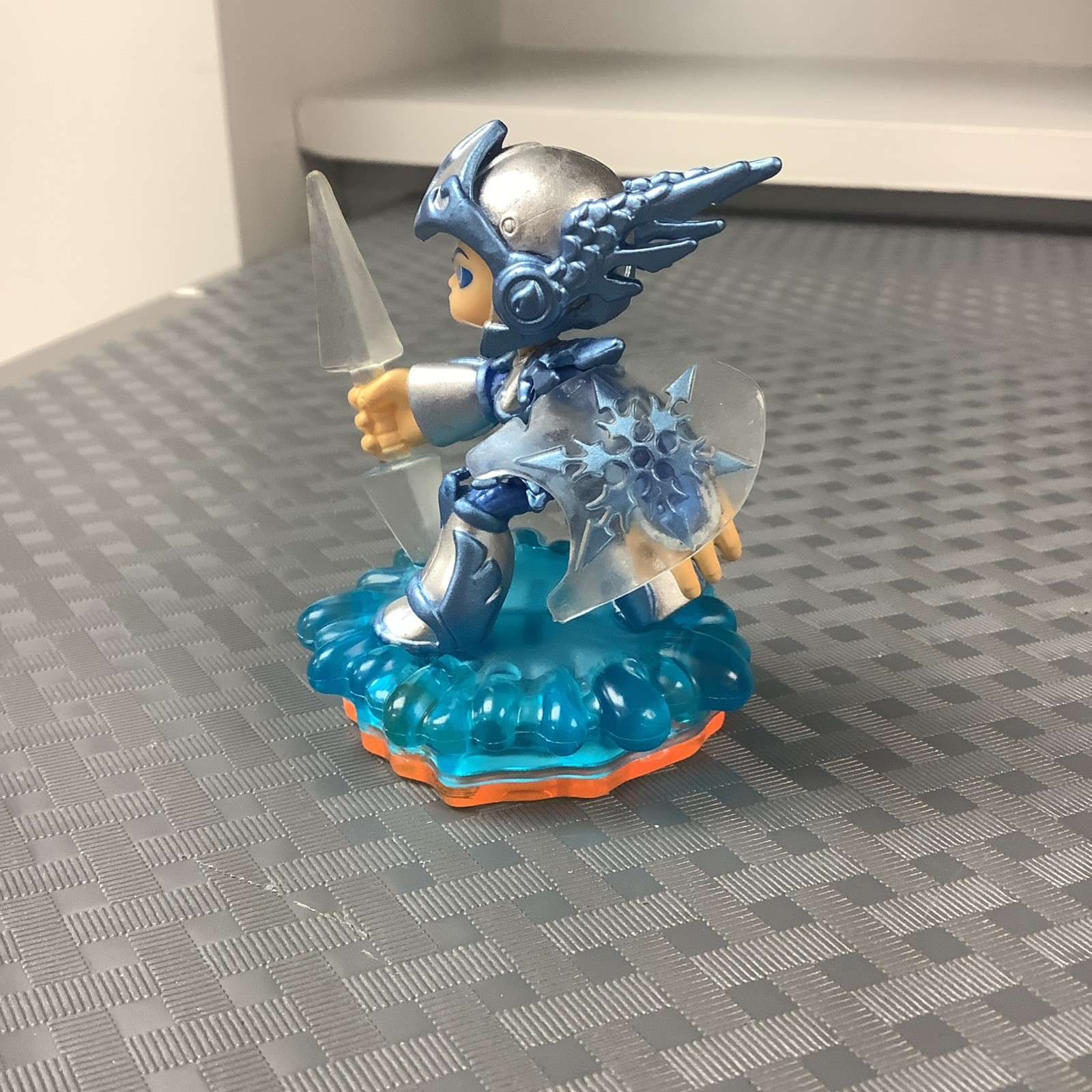 SKYLANDERS GIANTS LIGHTCORE CHILL FIGURE – WATER ELEMENT – Authentic!