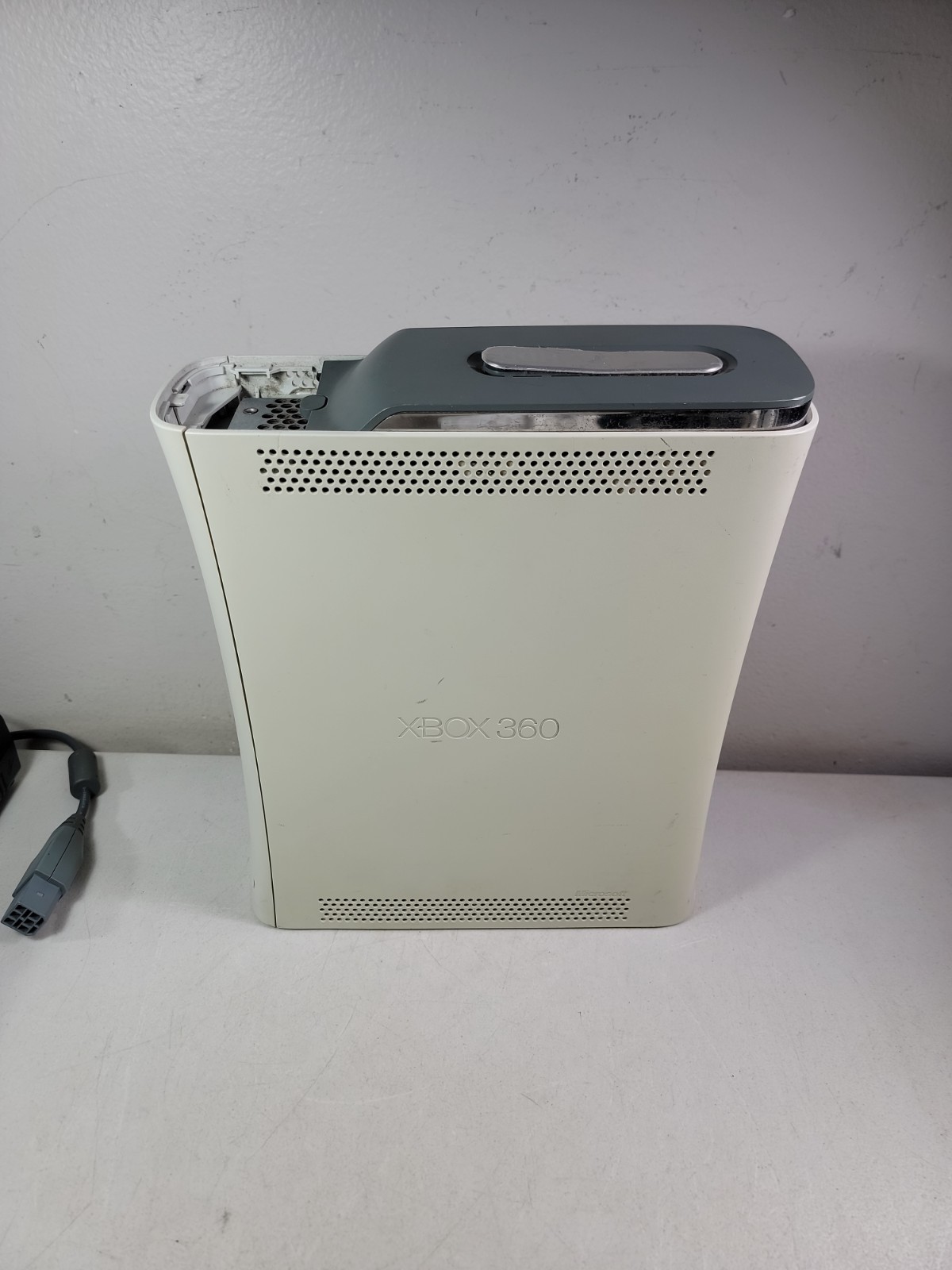 X-BOX 360 CONSOLE (UNTESTED, AS IS, PART OR REPAIR)