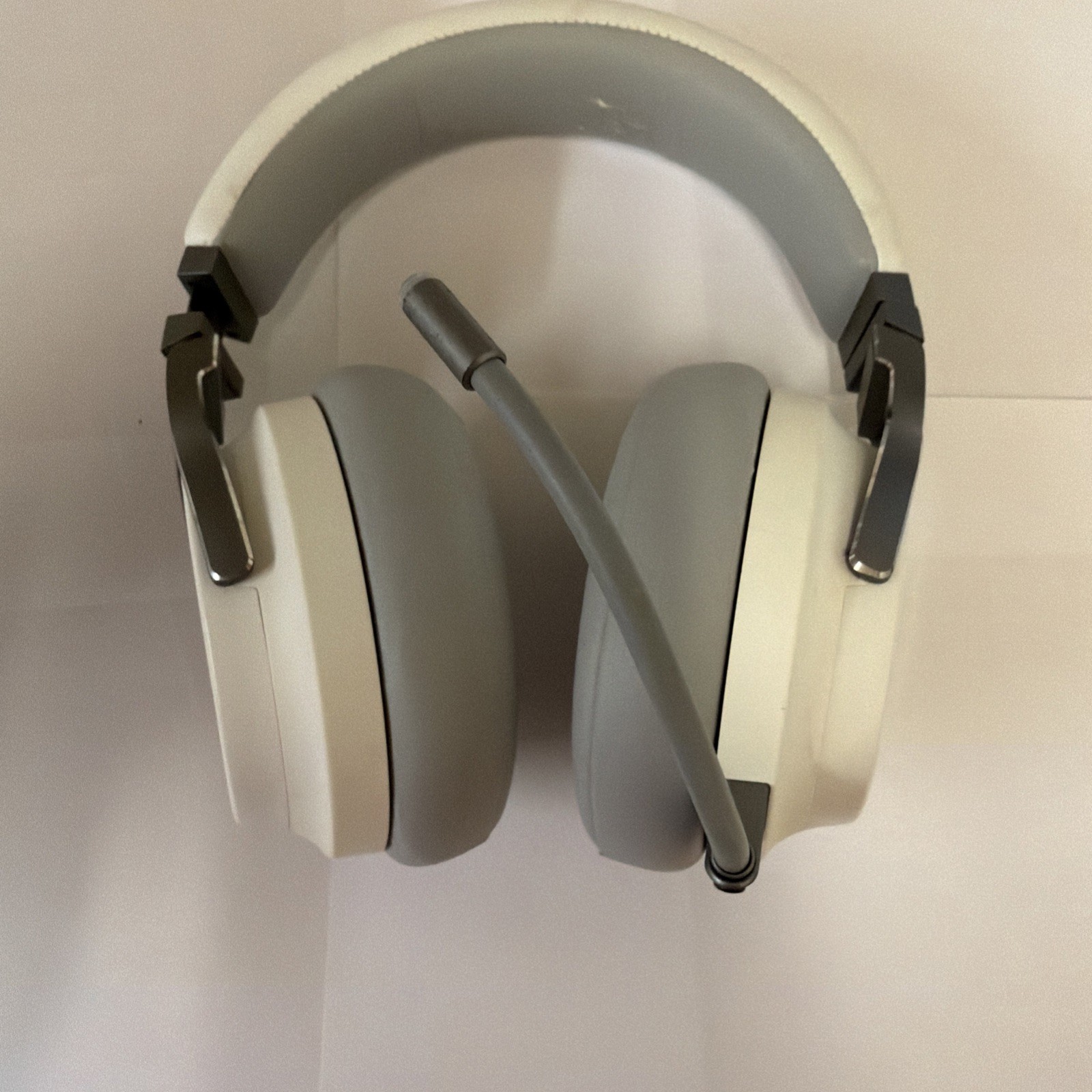 Corsair Virtuoso RGB Wireless Gaming Headset – White