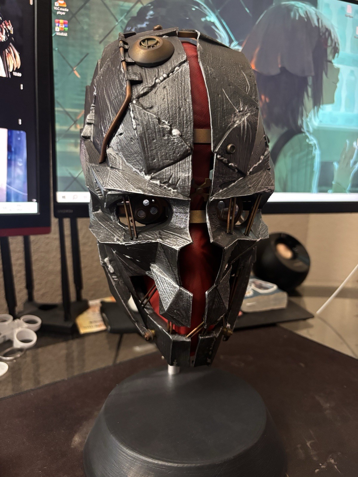 Dishonored 2 Collector’s Edition Corvo Mask Replica & Stand with Emily’s Ring