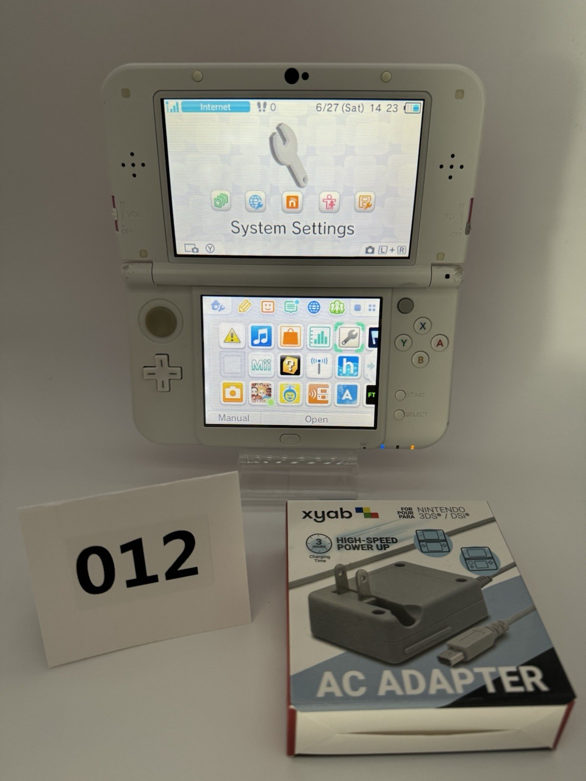 New Nintendo 3DS XL/LL- In English – Pink/White – 64gb- w/new charger