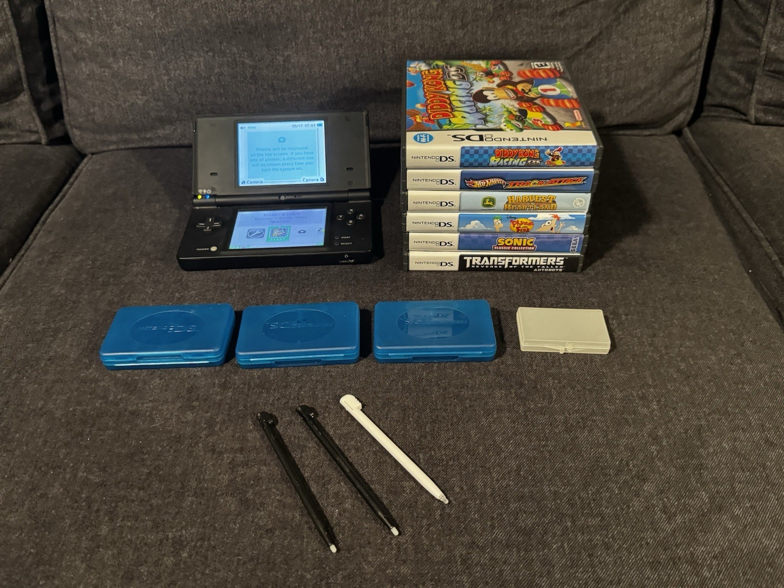 Nintendo DSi Black Console Bundle 6 Diddy Kong, Phineas & Ferb EUC No Charger