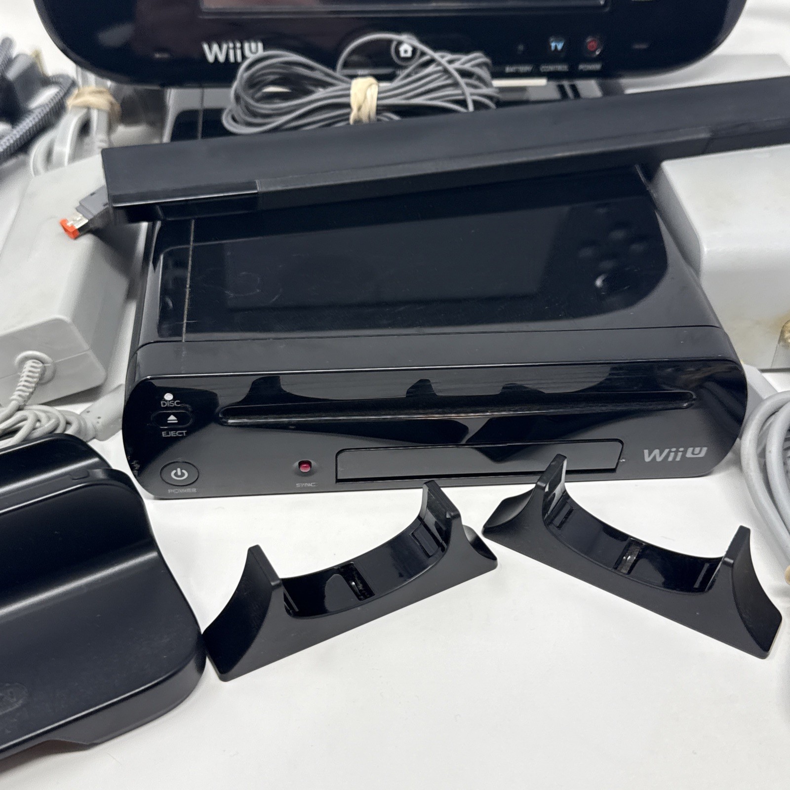 Nintendo Wii U 32GB Console Complete Bundle Deluxe Black and Gamepad Tested