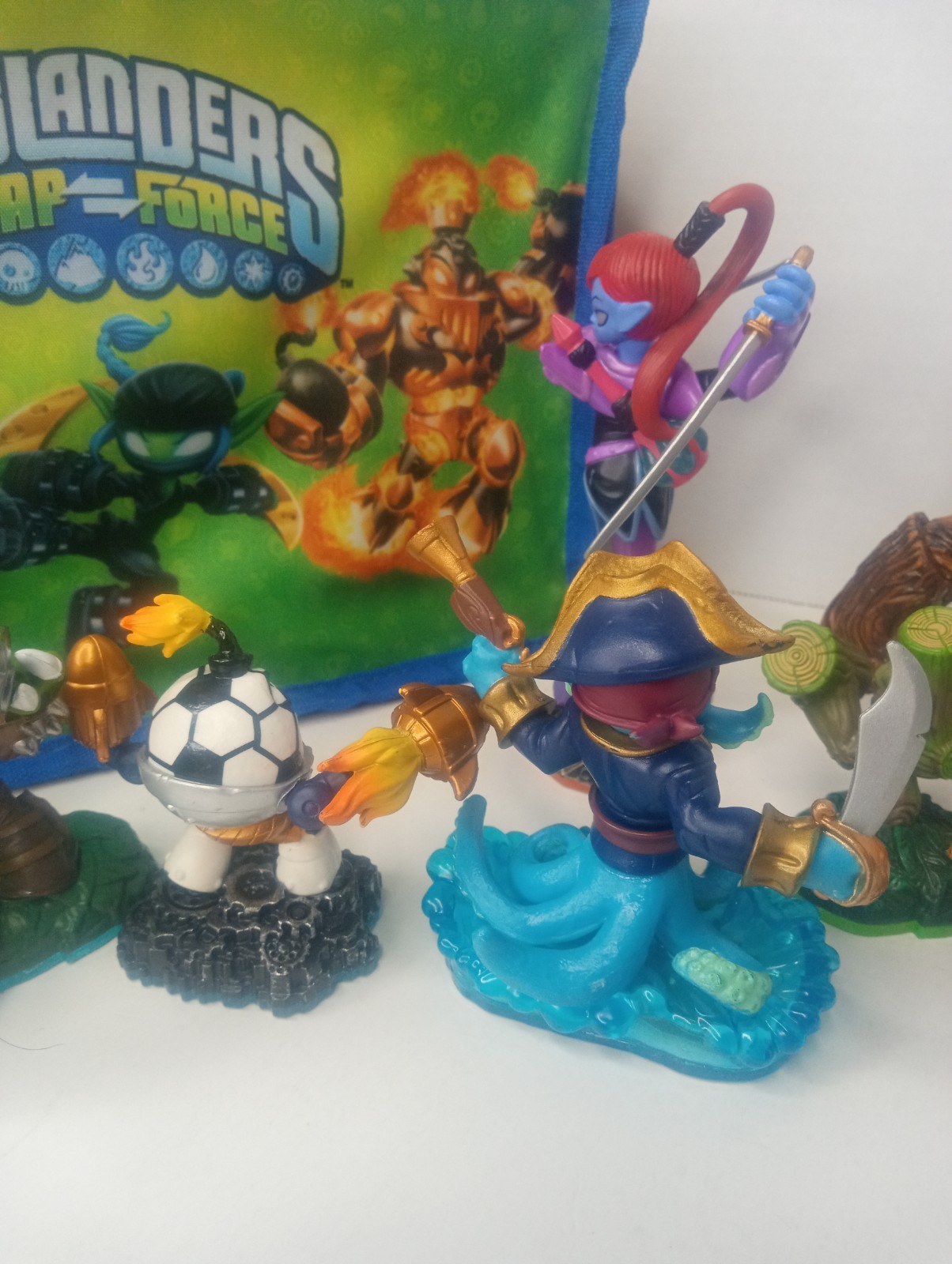 Huge Skylanders Lot 19 Figures With Carry Case Rare