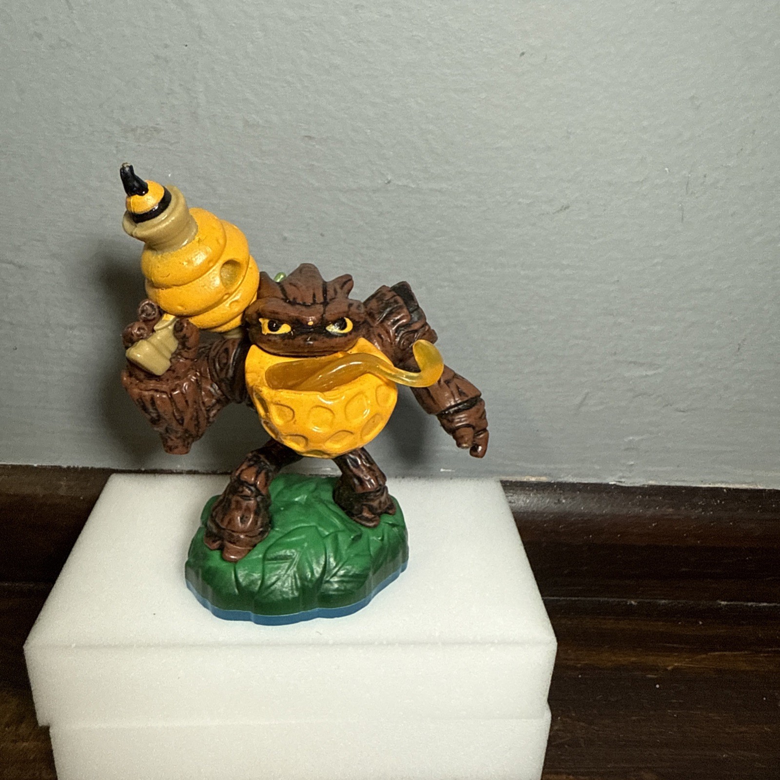 Skylanders Swap Force Lightcore Bumble Blast Figure – Activision 2013