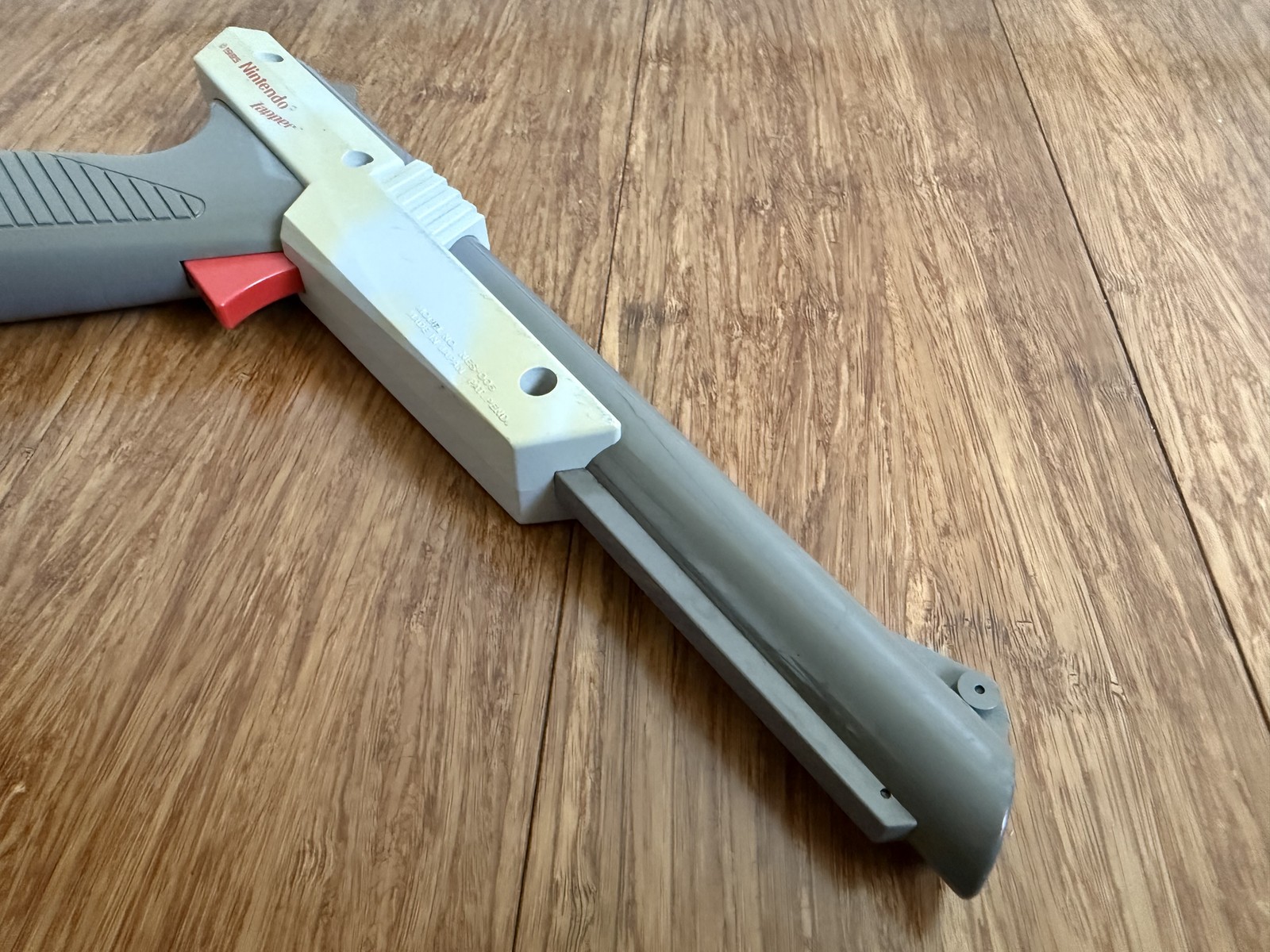 Nintendo NES Zapper Light Gun • Duck Hunt • Gray NES-005 • OEM Authentic