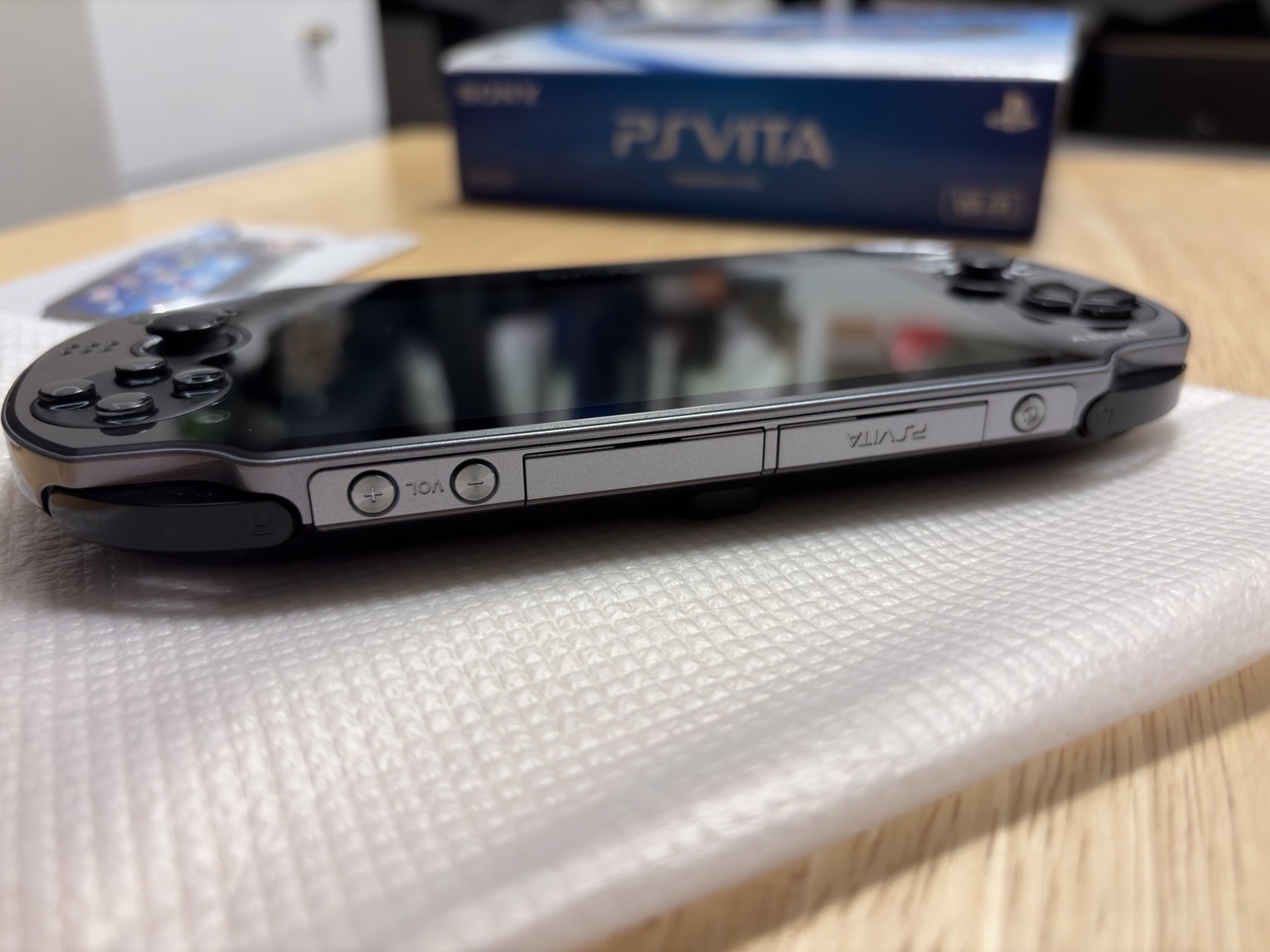 Excellent Condition Sony PS Vita 1000 PCH-1000 OLED CIB With Box FROM USA
