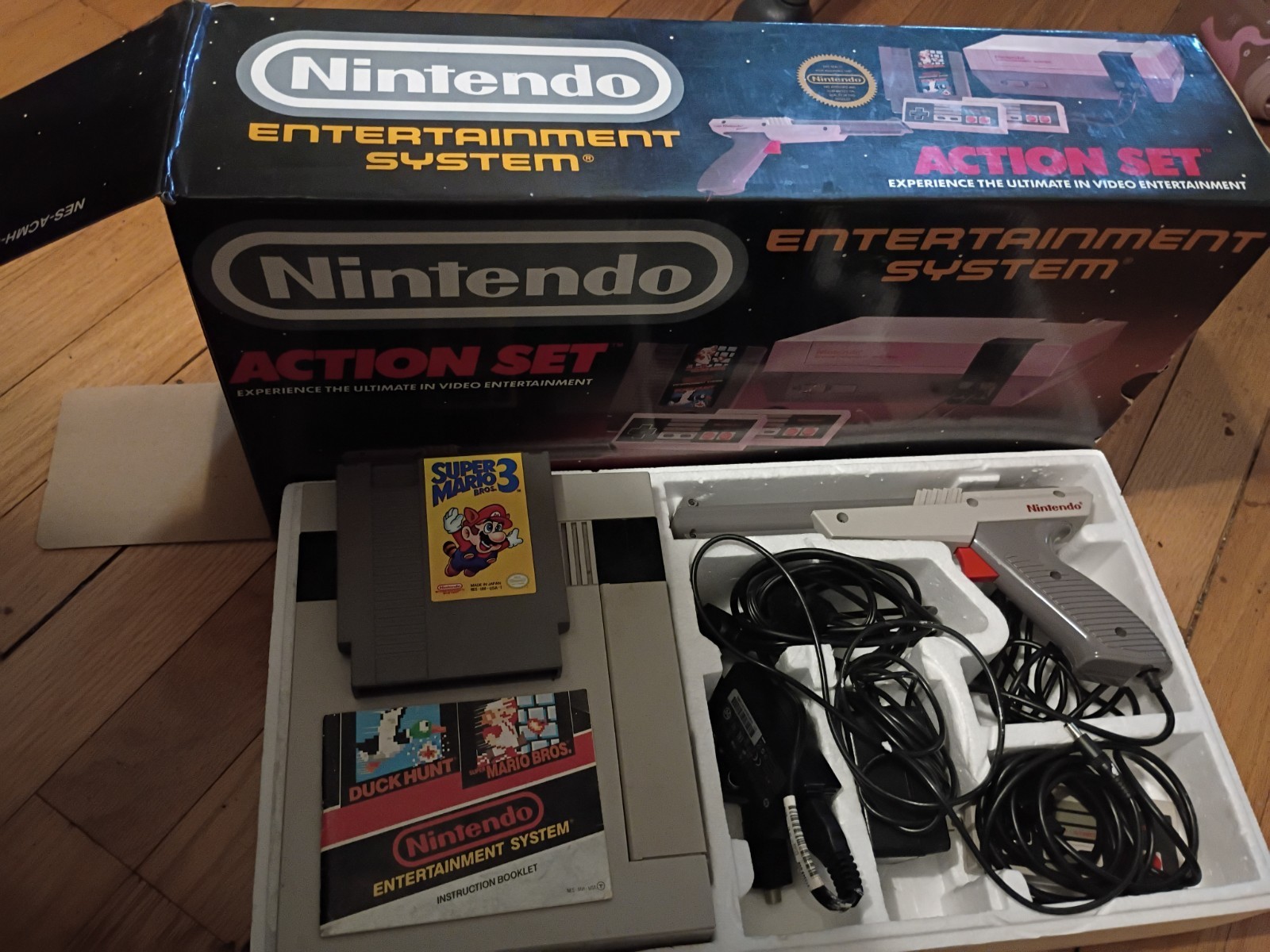 Original Nintendo Entertainment Center Action Set With Include Super Mario 3