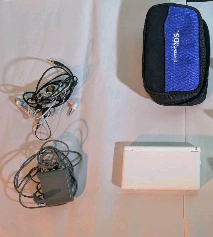 Nintendo DS Lite Handheld System White