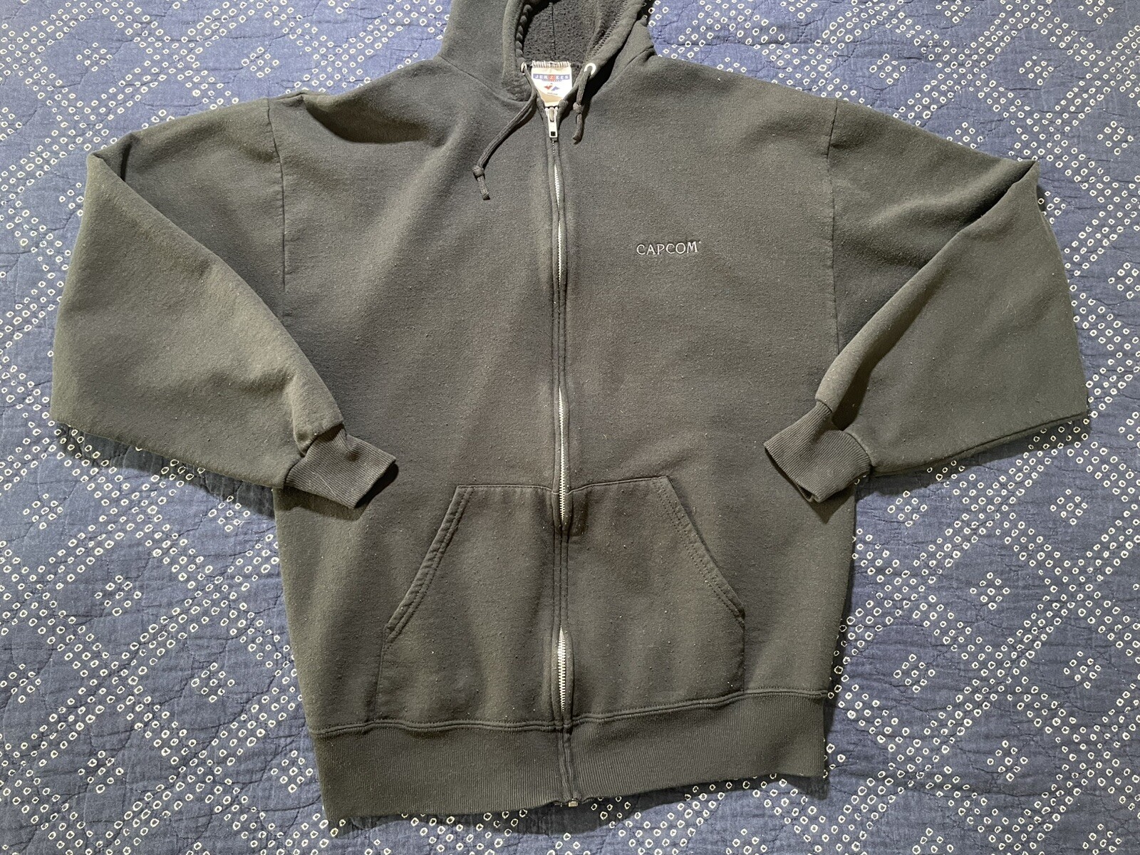 VINTAGE CAPCOM PROMO HOODIE LARGE ZIP UP BLACK w BLACK LOGO circa 1998/2000