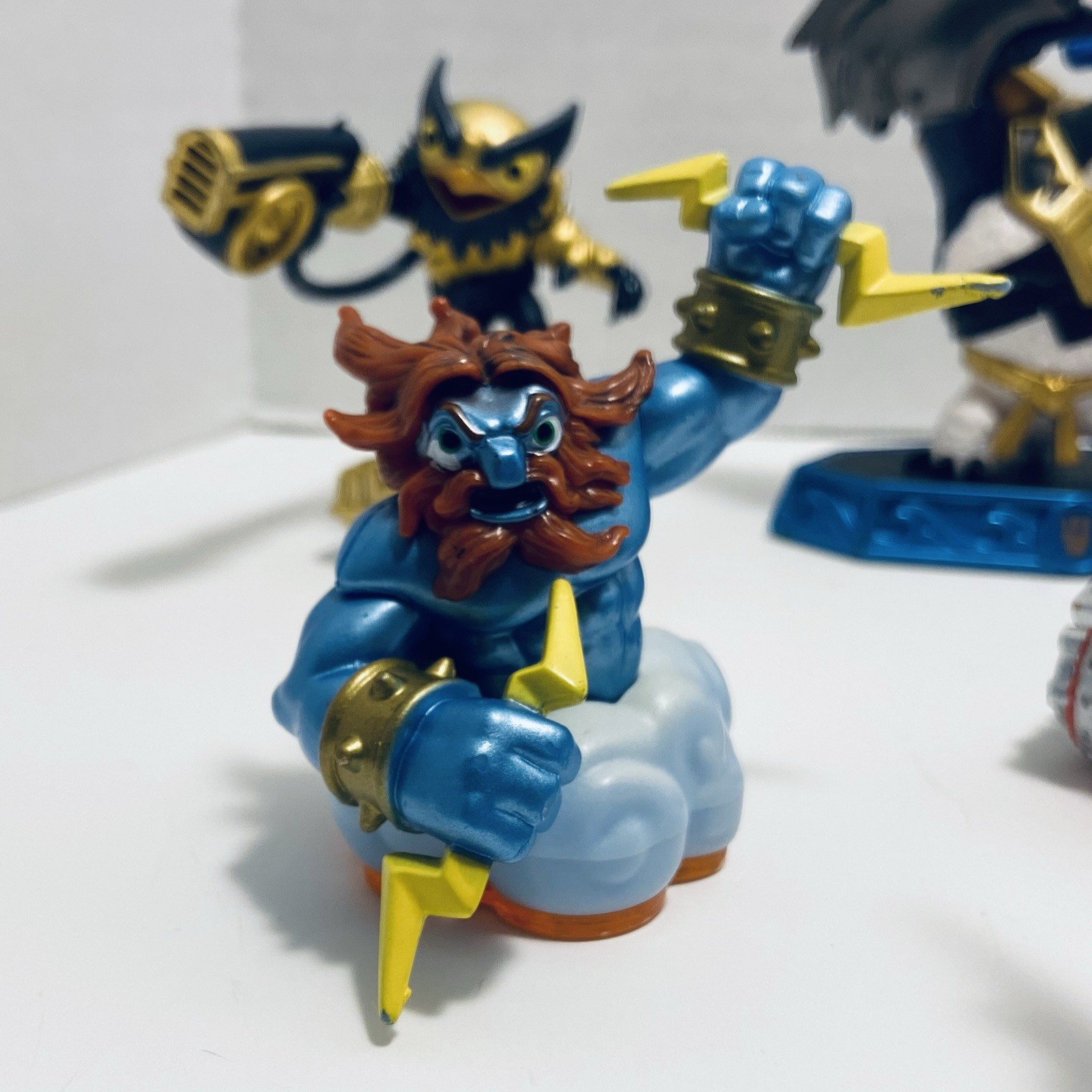 Mixed bundled lot of 11 Skylanders Activision Toy action figures & Vehicles