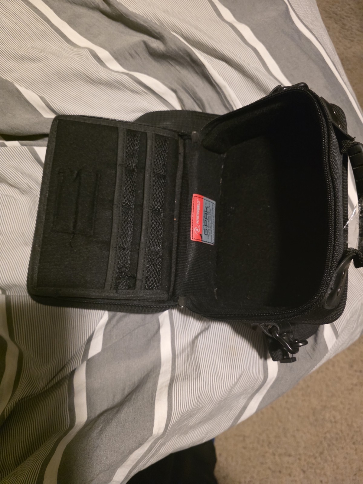 Nintendo DS Lite G-Pak Nakiworld Organizer Travel Carrying Case Bag Red & Black