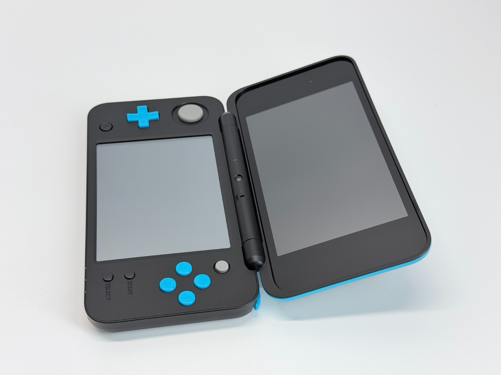 Nintendo New 2DS XL Blue/Black Handheld System Bundle w/Mario Kart 7