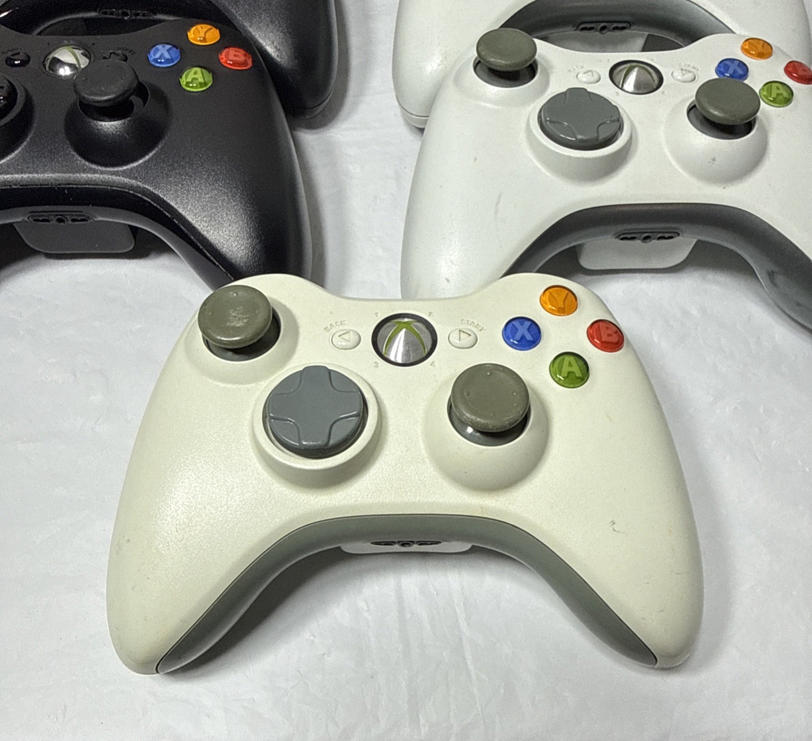 Lot of 6 OEM Microsoft Xbox 360 Controllers Five Wireless And One Wired